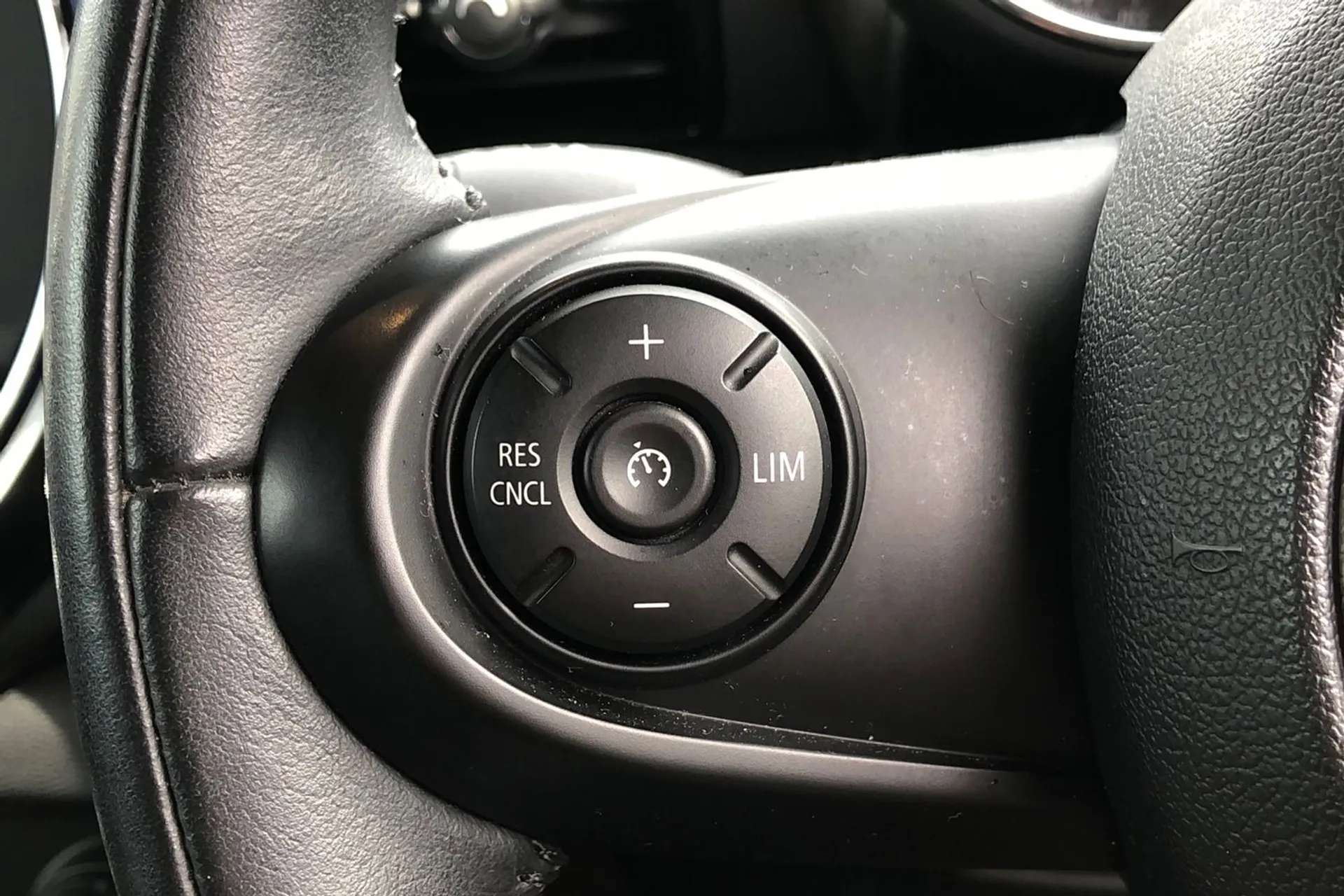 2018 MINI CLUBMAN 2018 MINI CLUBMAN
