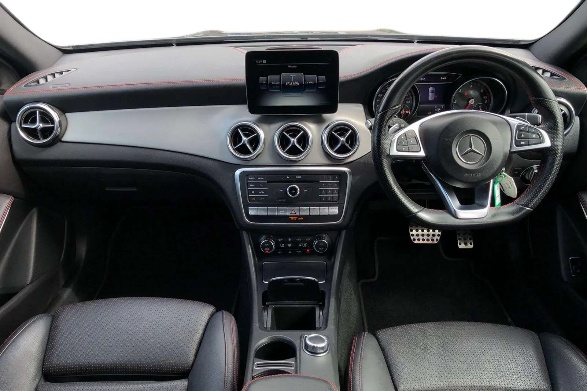 A 2018 MERCEDES-BENZ GLA GLA 220d 4Matic AMG Line Premium 5dr Auto [ AMG Exclusive Package , Easy-pack tailgate - Powered opening/closing automatically , Active park assist wi A 2018 MERCEDES-BENZ GLA GLA 220d 4Matic AMG Line Premium 5dr Auto [ AMG Exclusive Package , Easy-pack tailgate - Powered opening/closing automatically , Active park assist wi