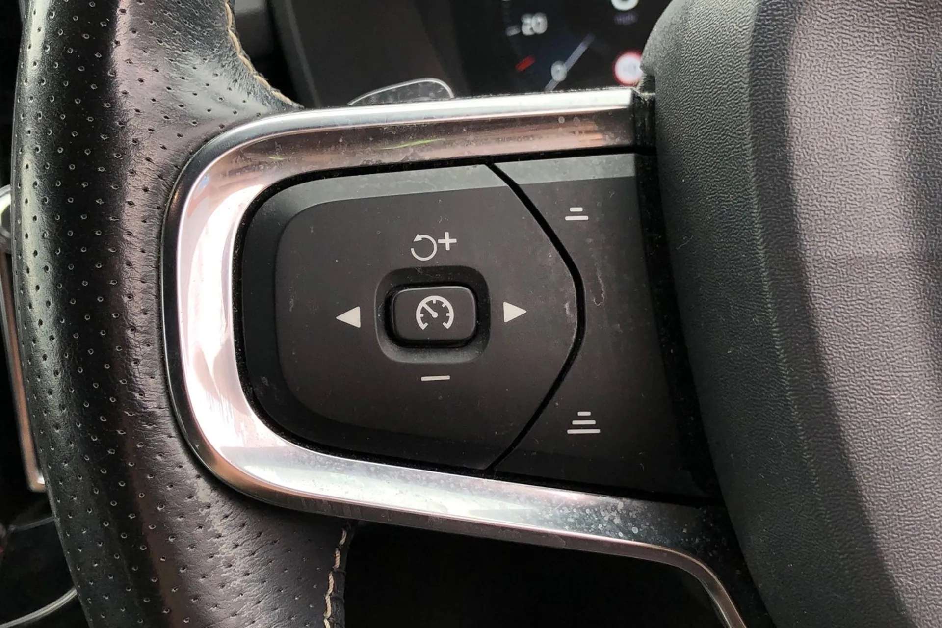 2019 VOLVO XC40 2019 VOLVO XC40