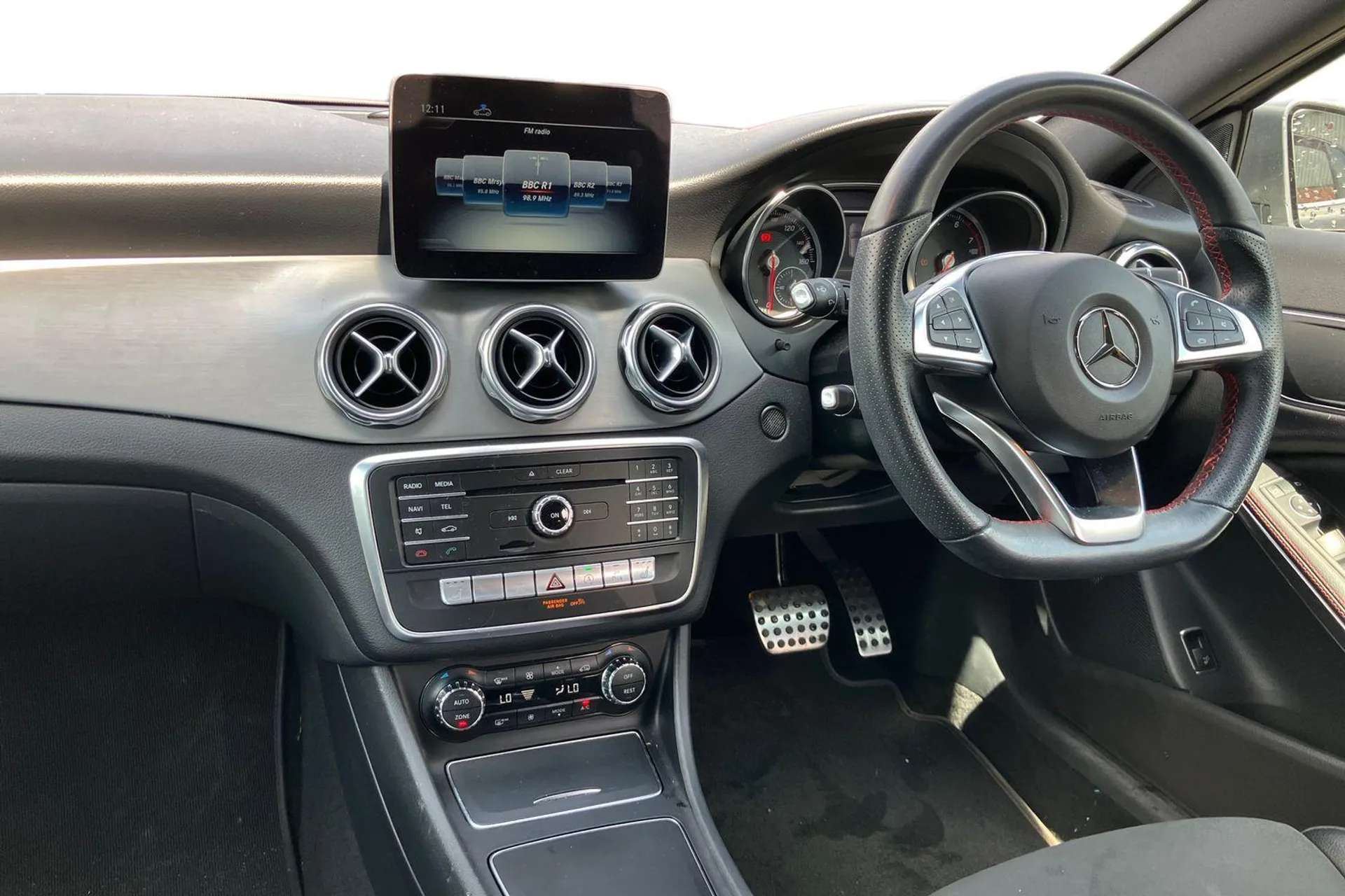 A 2020 MERCEDES-BENZ GLA GLA 180 AMG Line Edition 5dr Auto [Easy-pack tailgate - Powered opening/closing automatically, Parking pilot with front and rear parking sensor and st A 2020 MERCEDES-BENZ GLA GLA 180 AMG Line Edition 5dr Auto [Easy-pack tailgate - Powered opening/closing automatically, Parking pilot with front and rear parking sensor and st