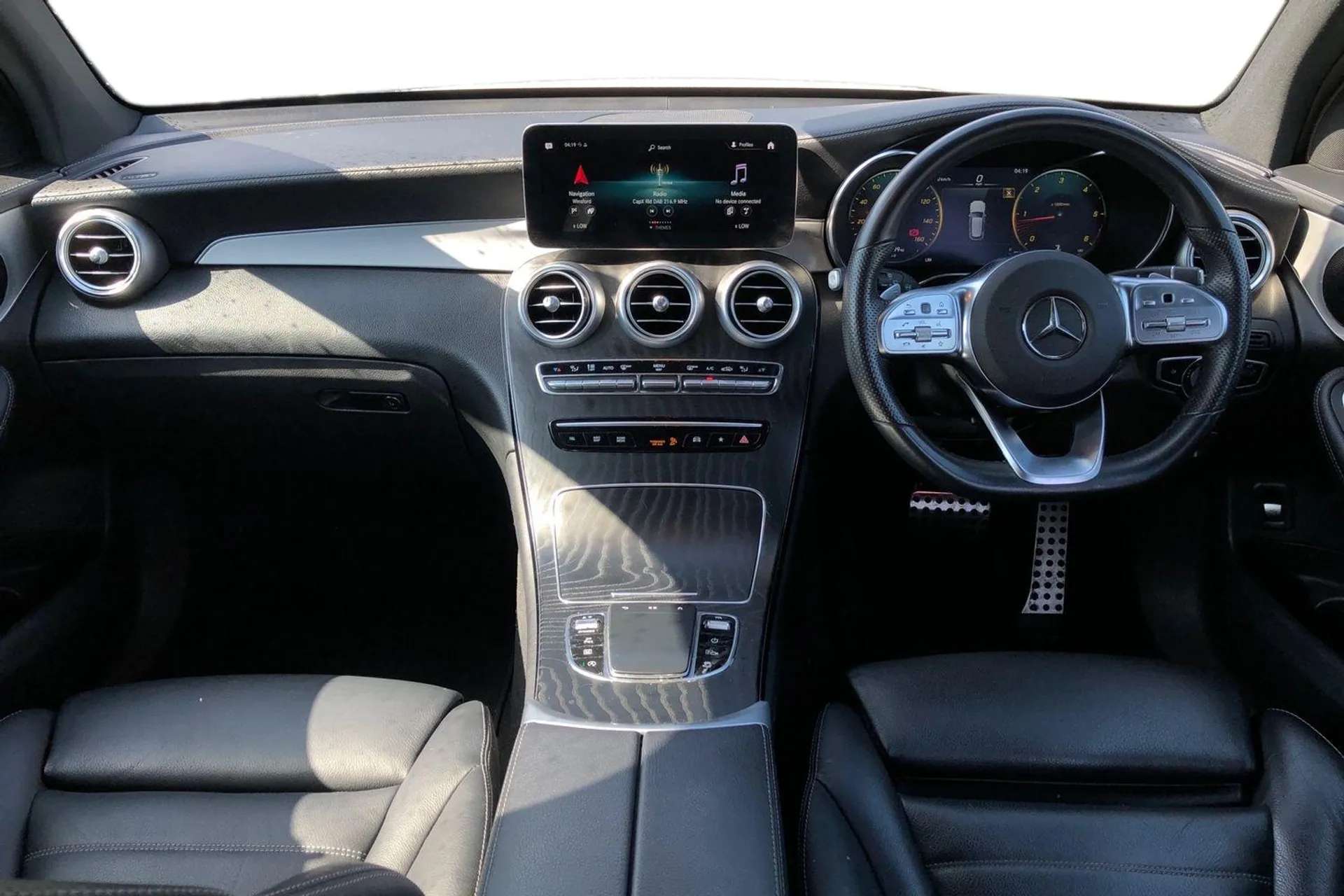 A 2022 MERCEDES-BENZ GLC GLC 300d 4Matic AMG Line Premium 5dr 9G-Tronic âTowing PkâHeated SeatsâNavâ A 2022 MERCEDES-BENZ GLC GLC 300d 4Matic AMG Line Premium 5dr 9G-Tronic âTowing PkâHeated SeatsâNavâ