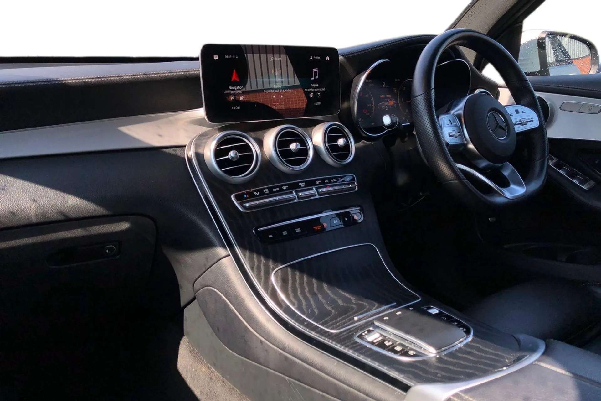 A 2022 MERCEDES-BENZ GLC GLC 300d 4Matic AMG Line Premium 5dr 9G-Tronic âTowing PkâHeated SeatsâNavâ A 2022 MERCEDES-BENZ GLC GLC 300d 4Matic AMG Line Premium 5dr 9G-Tronic âTowing PkâHeated SeatsâNavâ