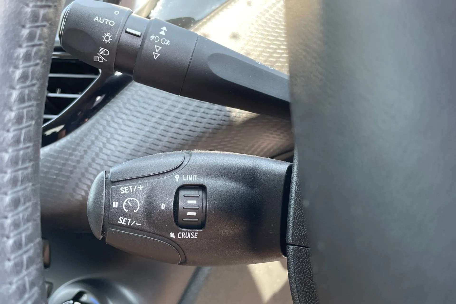 2019 PEUGEOT 208 2019 PEUGEOT 208