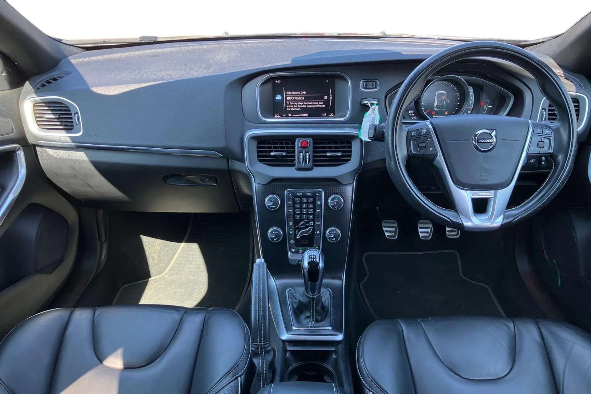 2018 VOLVO V40 2018 VOLVO V40