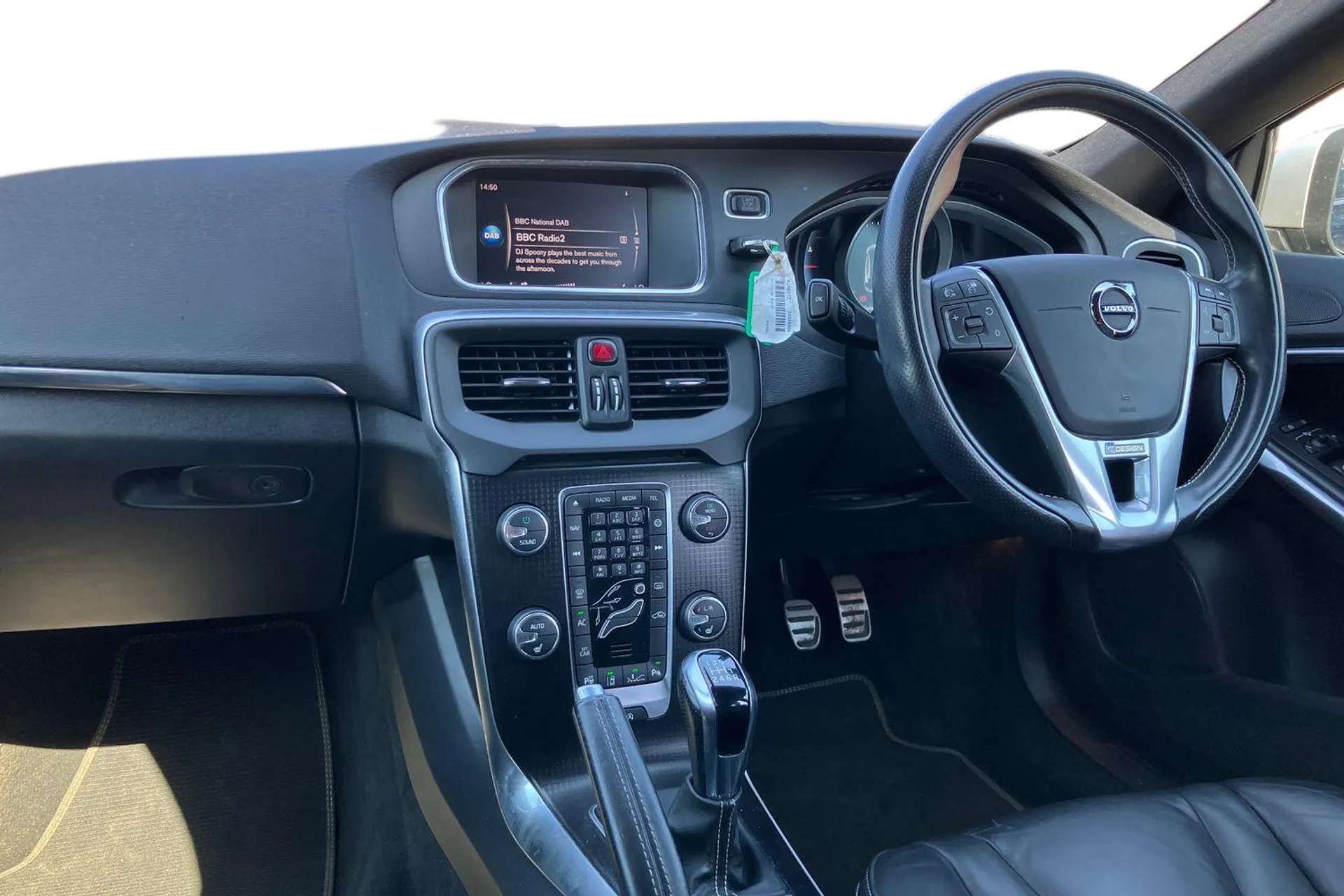 2018 VOLVO V40 2018 VOLVO V40