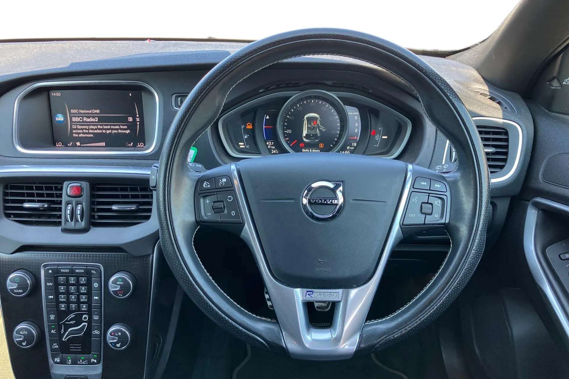 2018 VOLVO V40 2018 VOLVO V40
