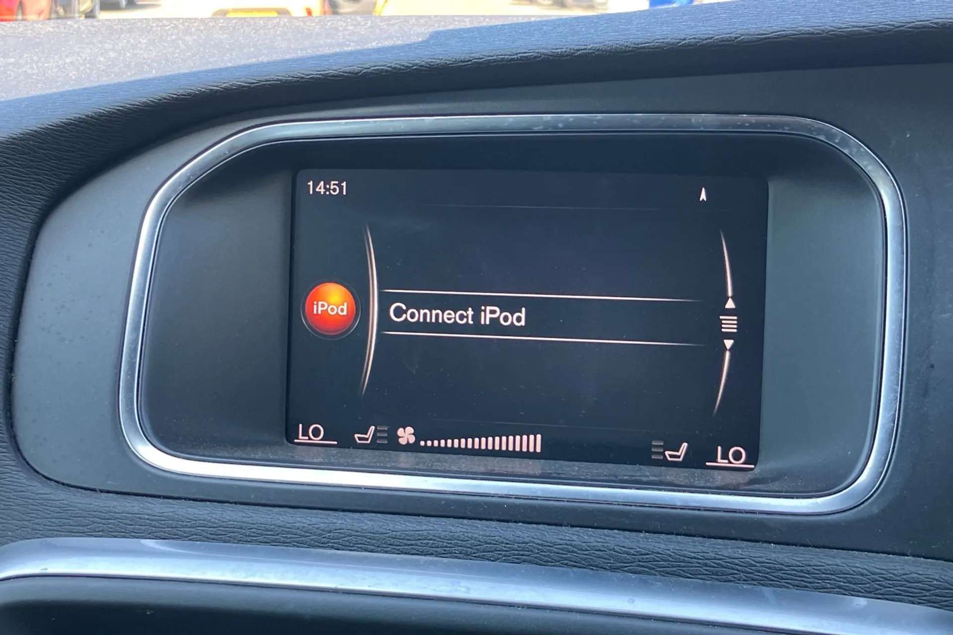 2018 VOLVO V40 2018 VOLVO V40