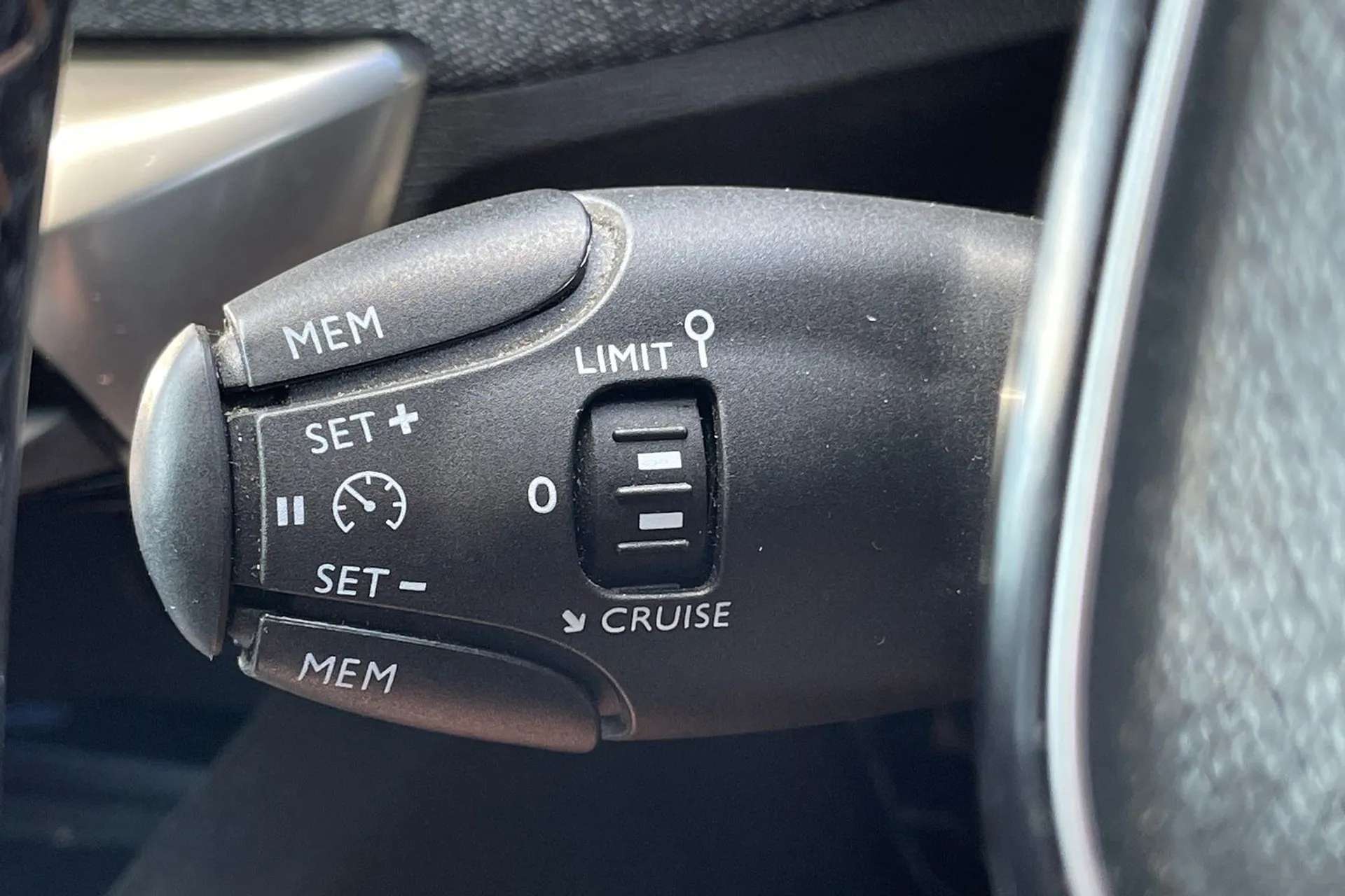 2018 PEUGEOT 3008 2018 PEUGEOT 3008