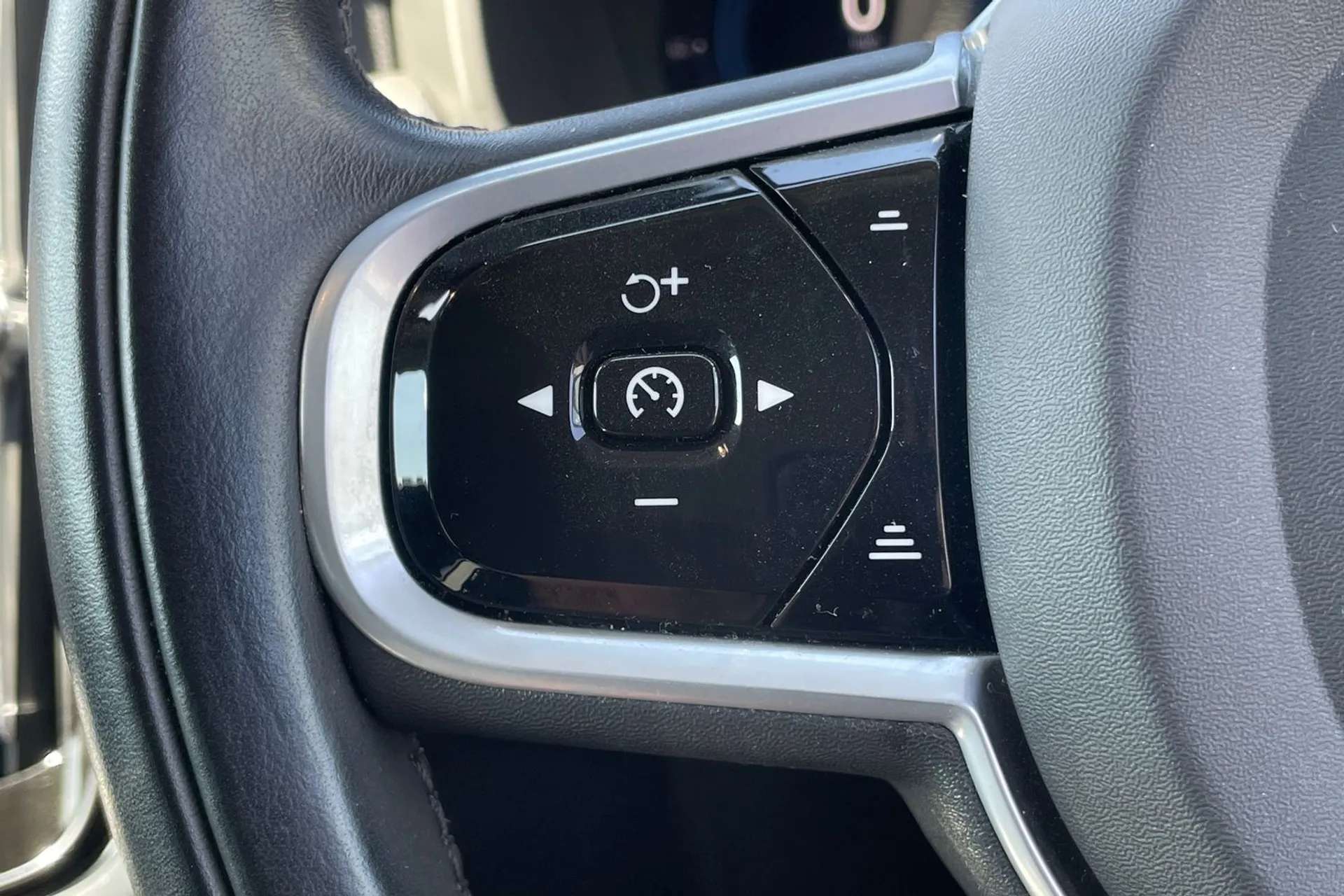 2022 VOLVO V90 2022 VOLVO V90