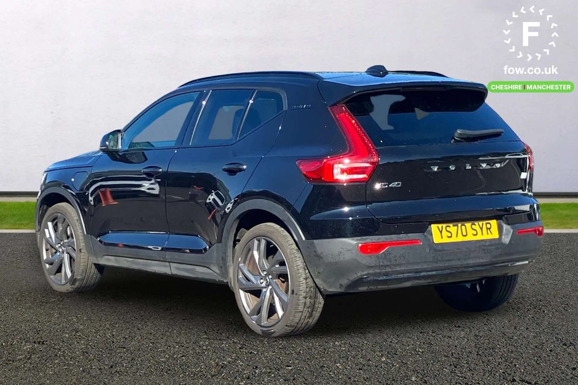 A 2020 VOLVO XC40 1.5 T5 Recharge PHEV R DESIGN Pro 5dr Auto [Power Glass Tilt and Slide Panoramic Sunroof, Driver Assist, Intellisafe Surround, Lounge Pack, Sensus Con A 2020 VOLVO XC40 1.5 T5 Recharge PHEV R DESIGN Pro 5dr Auto [Power Glass Tilt and Slide Panoramic Sunroof, Driver Assist, Intellisafe Surround, Lounge Pack, Sensus Con