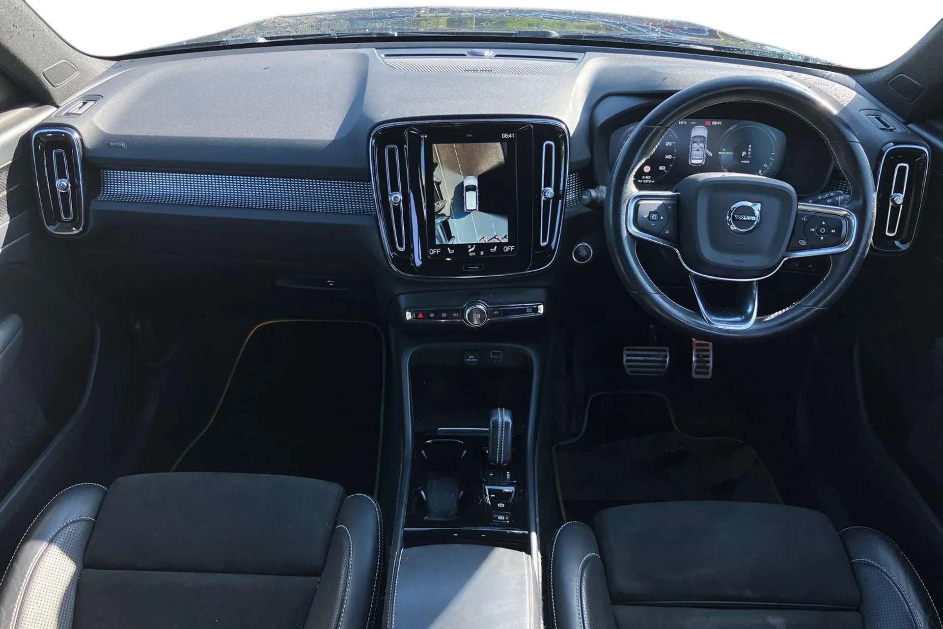 A 2020 VOLVO XC40 1.5 T5 Recharge PHEV R DESIGN Pro 5dr Auto [Power Glass Tilt and Slide Panoramic Sunroof, Driver Assist, Intellisafe Surround, Lounge Pack, Sensus Con A 2020 VOLVO XC40 1.5 T5 Recharge PHEV R DESIGN Pro 5dr Auto [Power Glass Tilt and Slide Panoramic Sunroof, Driver Assist, Intellisafe Surround, Lounge Pack, Sensus Con