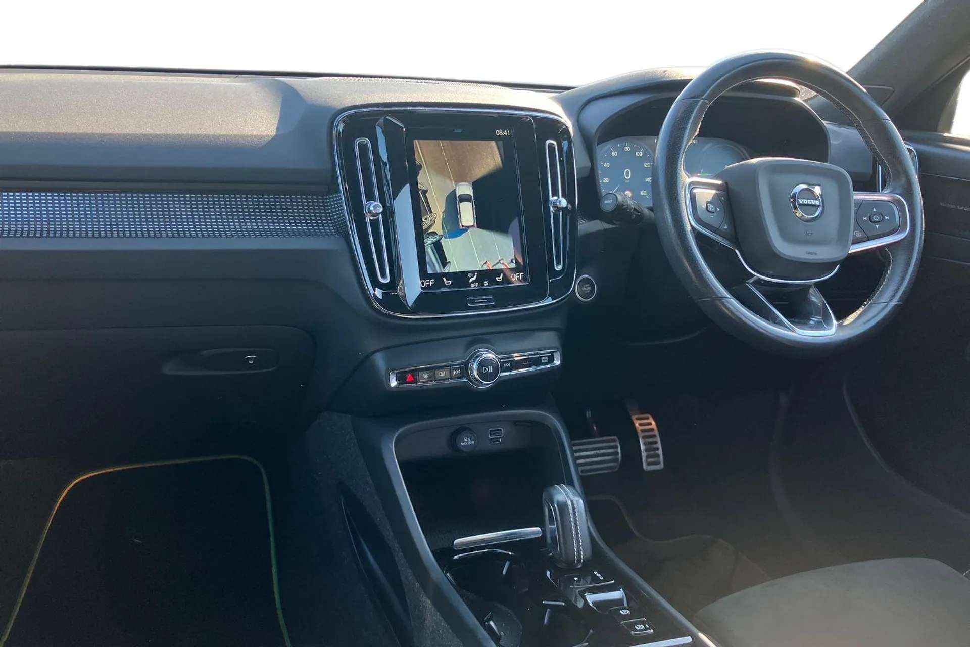 A 2020 VOLVO XC40 1.5 T5 Recharge PHEV R DESIGN Pro 5dr Auto [Power Glass Tilt and Slide Panoramic Sunroof, Driver Assist, Intellisafe Surround, Lounge Pack, Sensus Con A 2020 VOLVO XC40 1.5 T5 Recharge PHEV R DESIGN Pro 5dr Auto [Power Glass Tilt and Slide Panoramic Sunroof, Driver Assist, Intellisafe Surround, Lounge Pack, Sensus Con