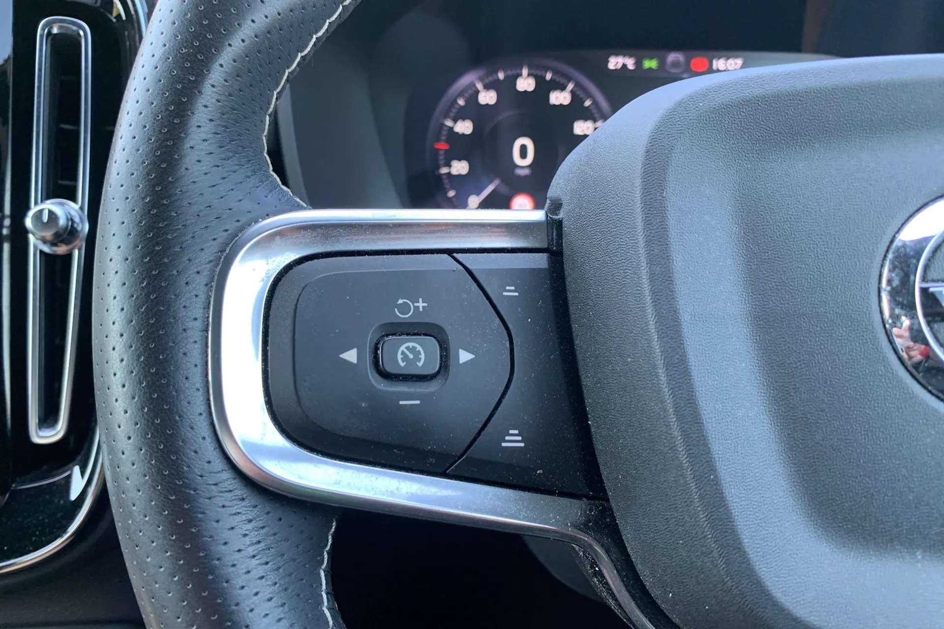2021 VOLVO XC40 2021 VOLVO XC40