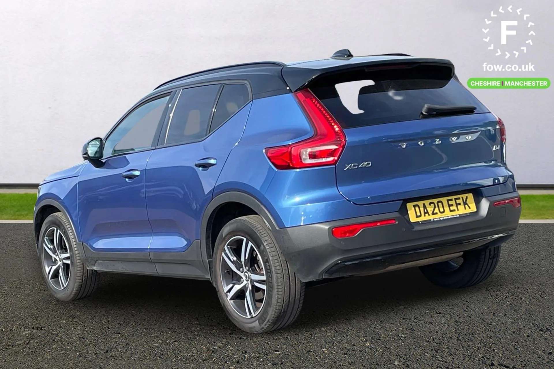2020 VOLVO XC40 2020 VOLVO XC40