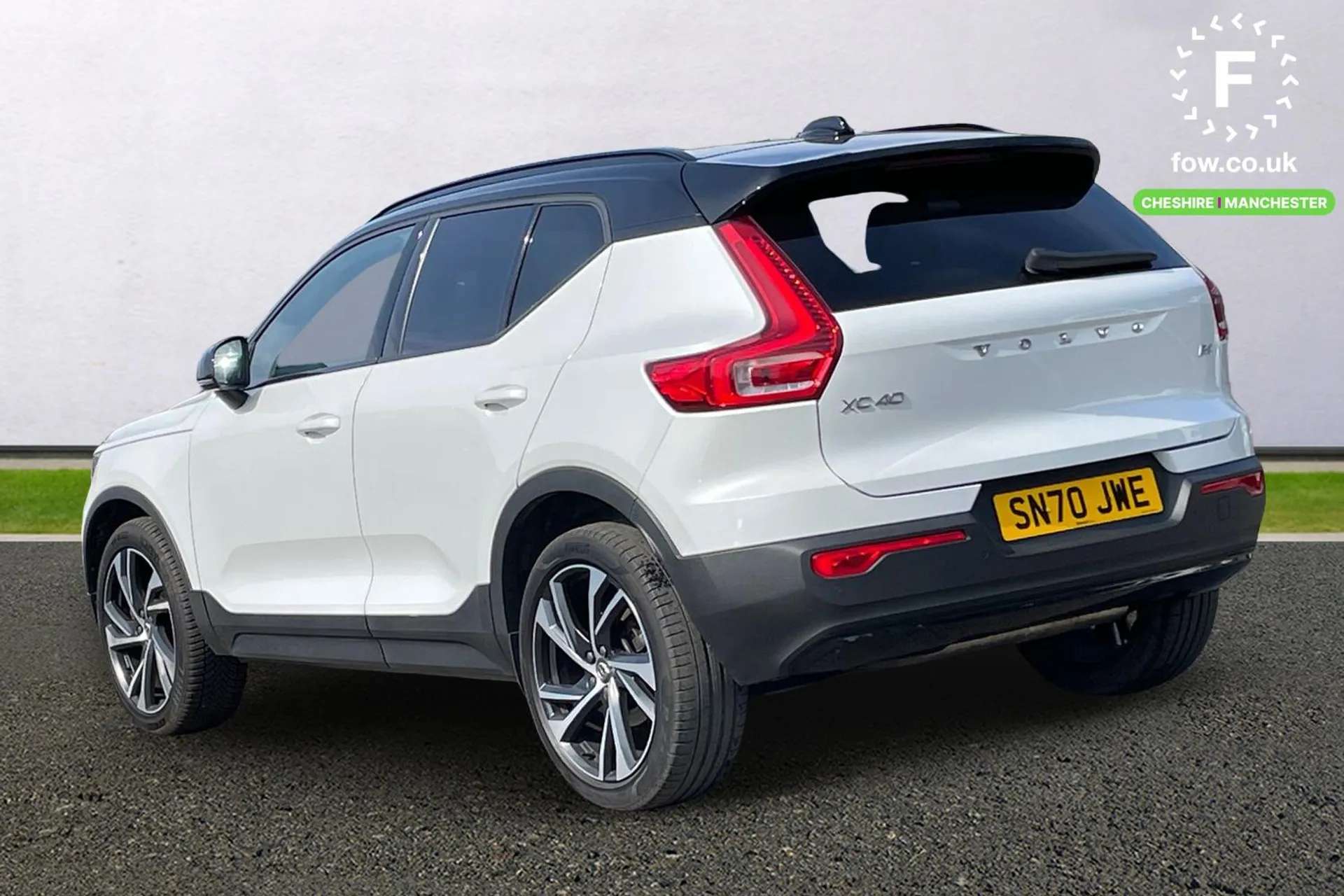 2020 VOLVO XC40 2020 VOLVO XC40