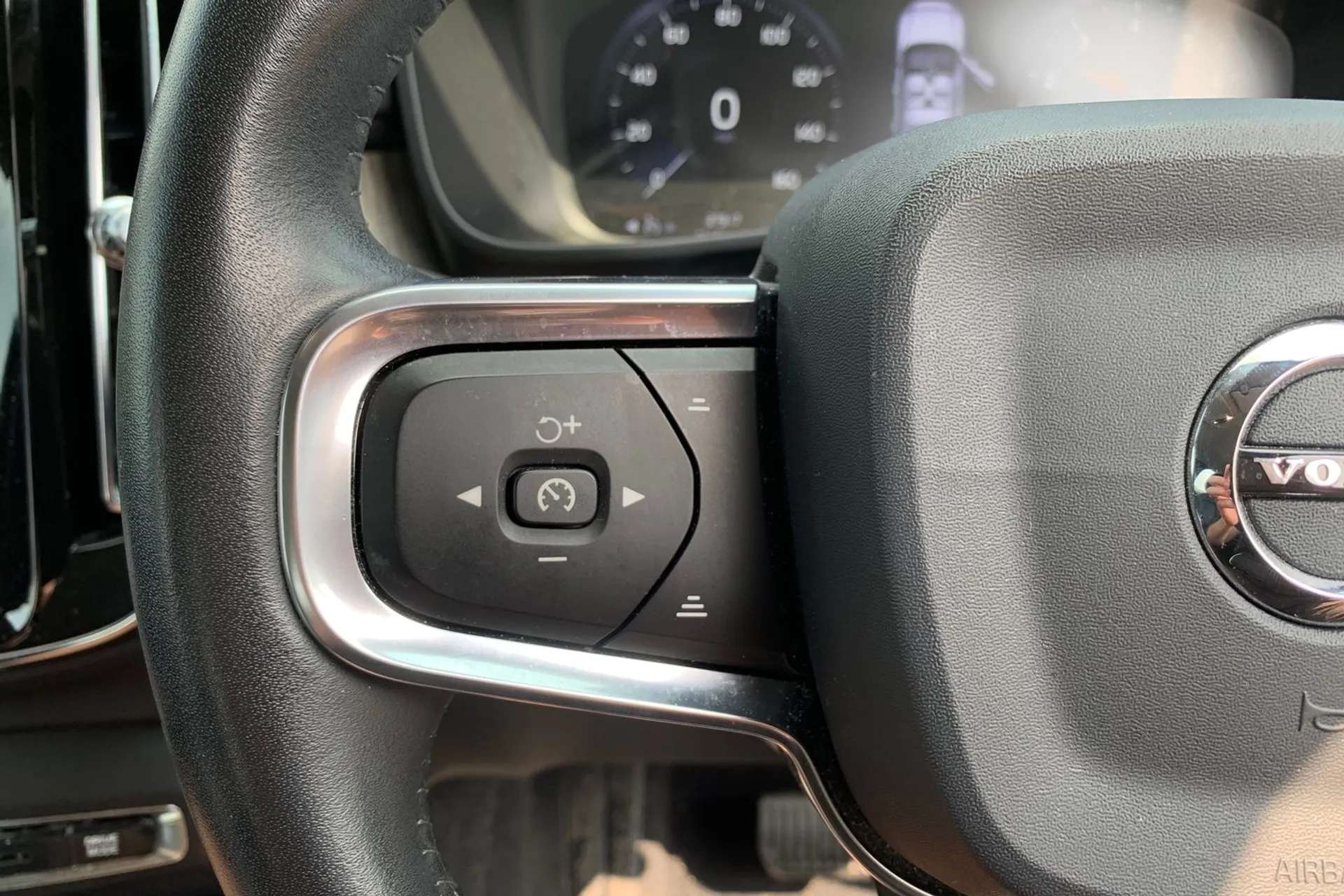 2019 VOLVO XC40 2019 VOLVO XC40