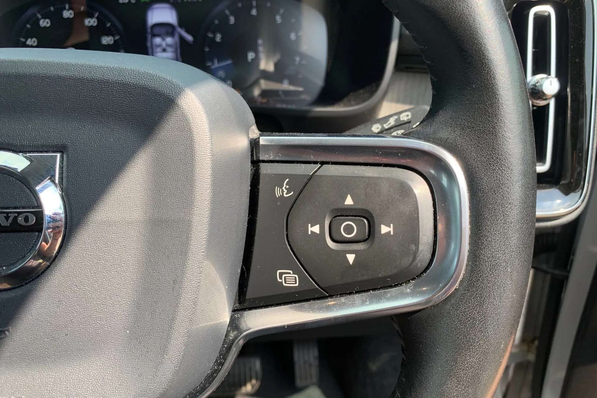 2019 VOLVO XC40 2019 VOLVO XC40