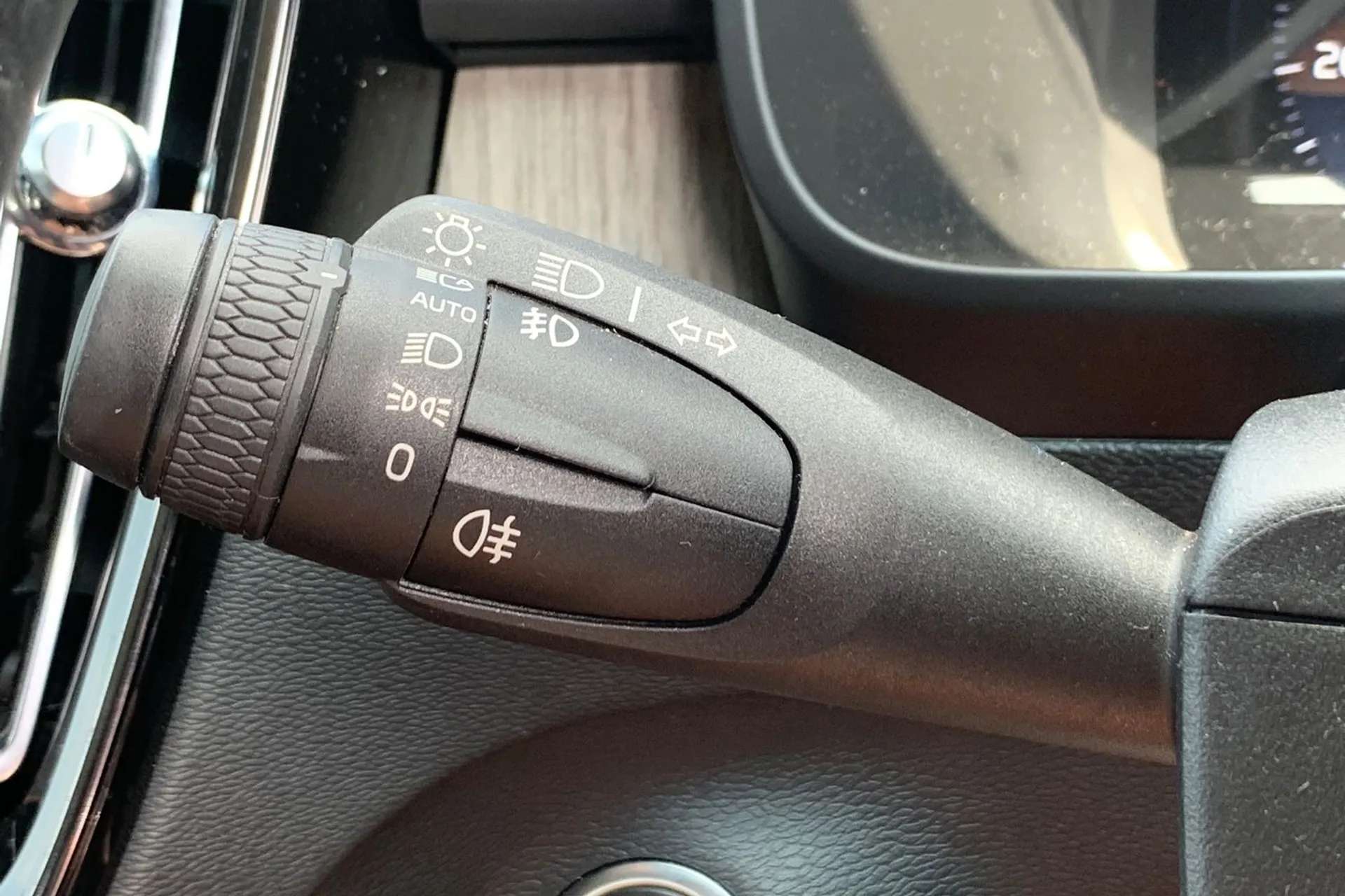 2019 VOLVO XC40 2019 VOLVO XC40