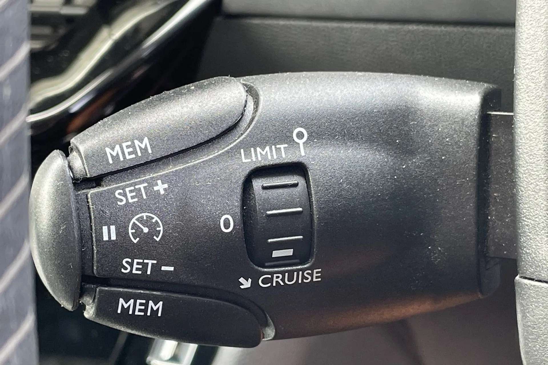 2022 PEUGEOT 2008 2022 PEUGEOT 2008