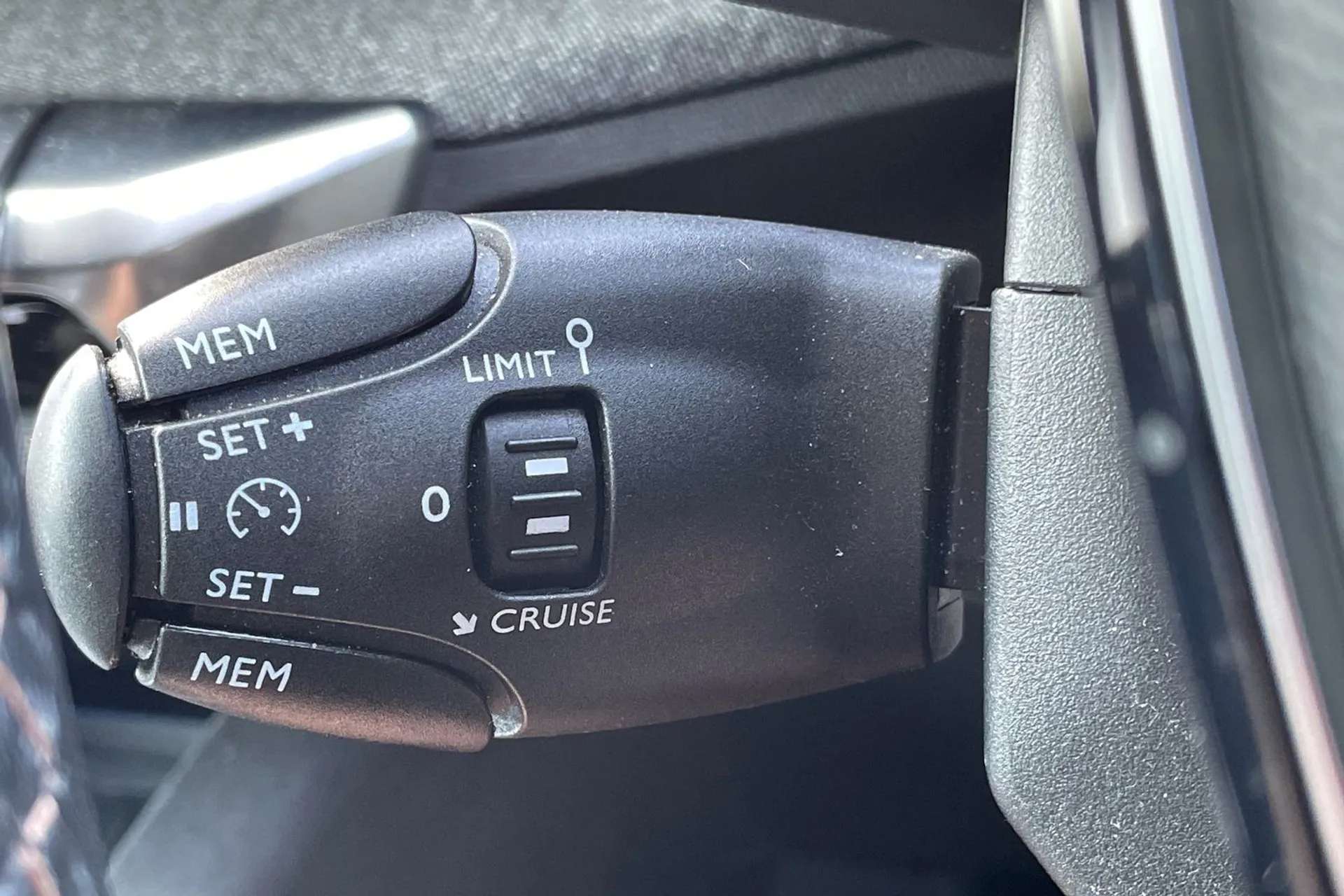 2020 PEUGEOT 3008 2020 PEUGEOT 3008