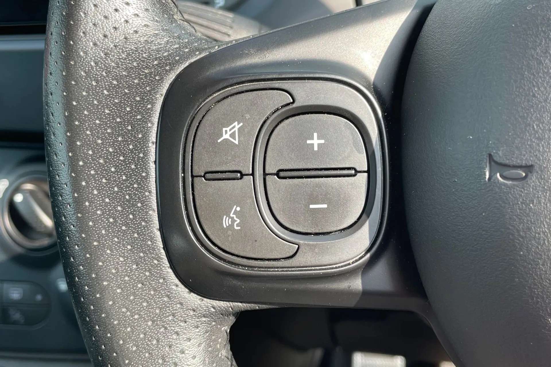 2022 ABARTH 595 2022 ABARTH 595
