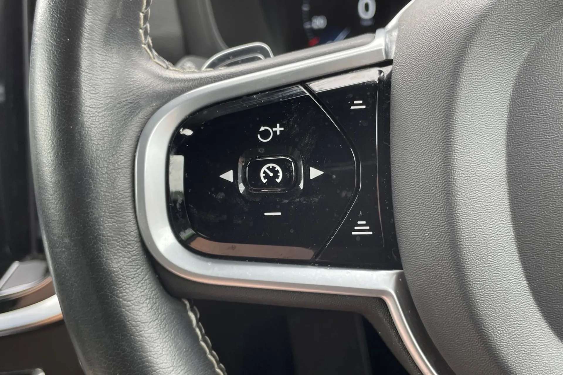 2020 VOLVO V60 2020 VOLVO V60