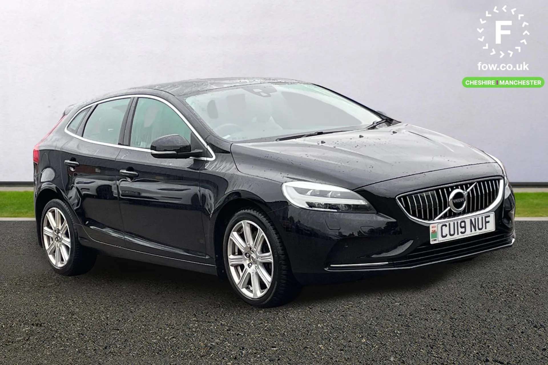 2019 VOLVO V40 2019 VOLVO V40