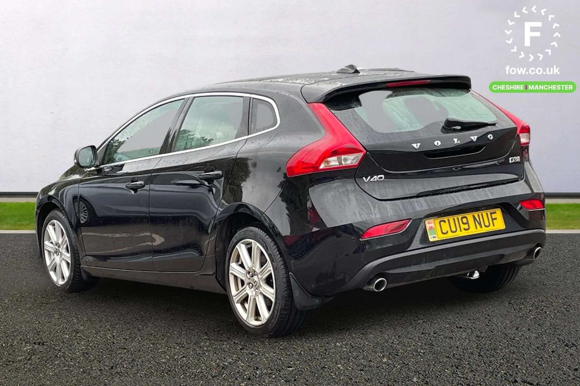 2019 VOLVO V40 2019 VOLVO V40