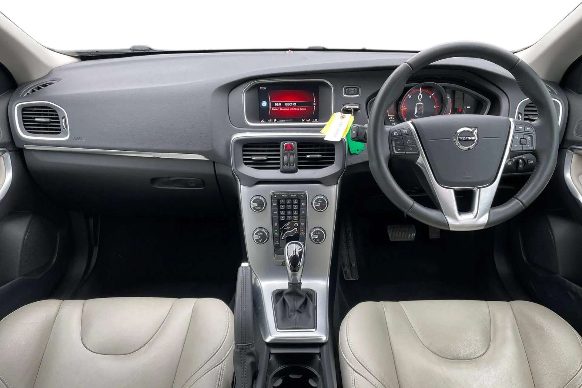2019 VOLVO V40 2019 VOLVO V40