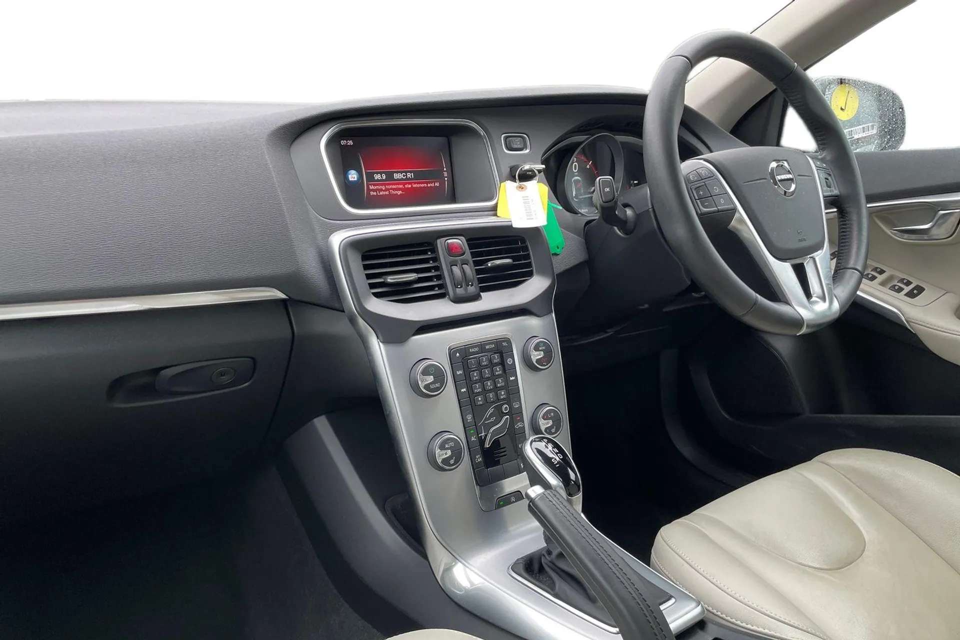 2019 VOLVO V40 2019 VOLVO V40