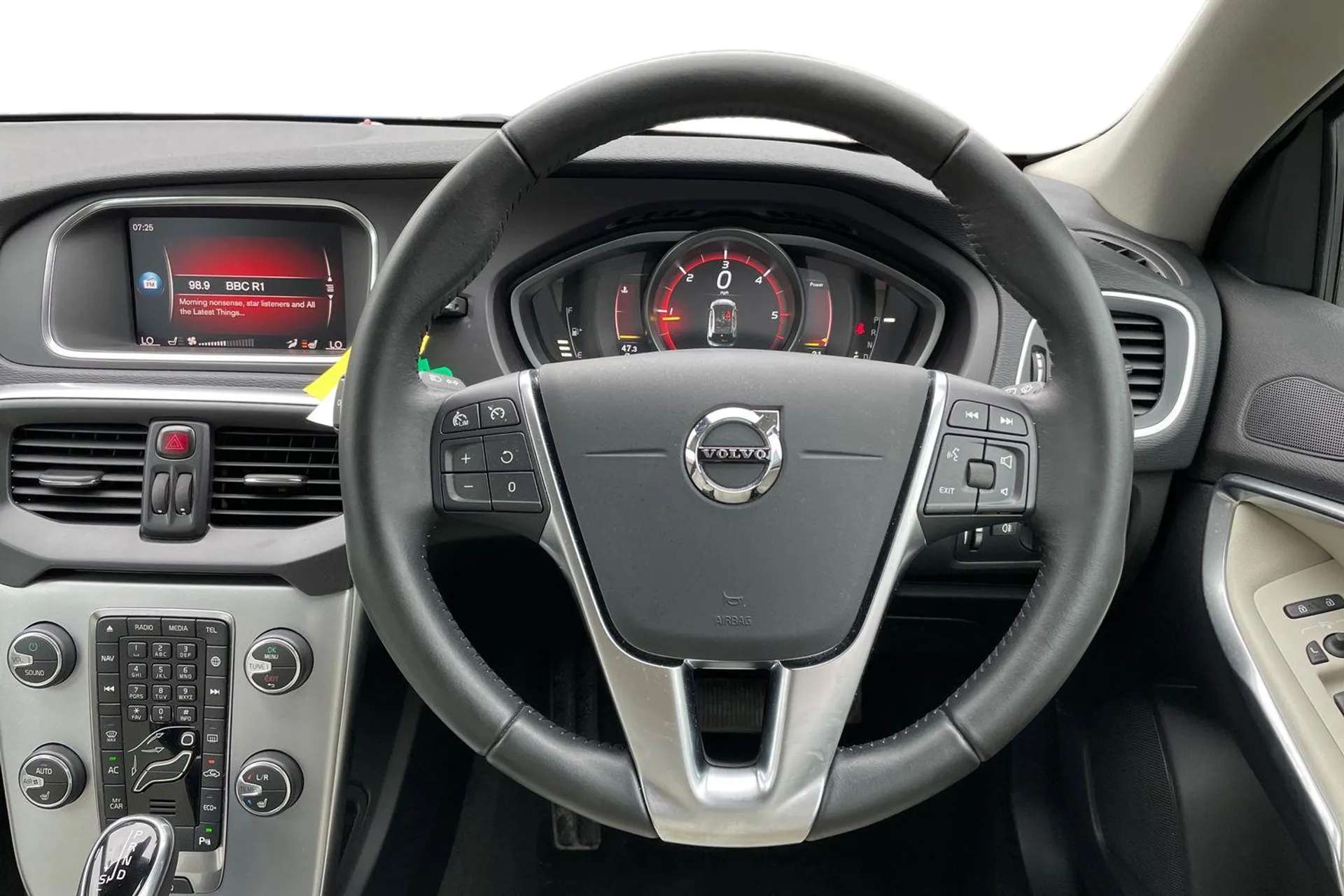 2019 VOLVO V40 2019 VOLVO V40