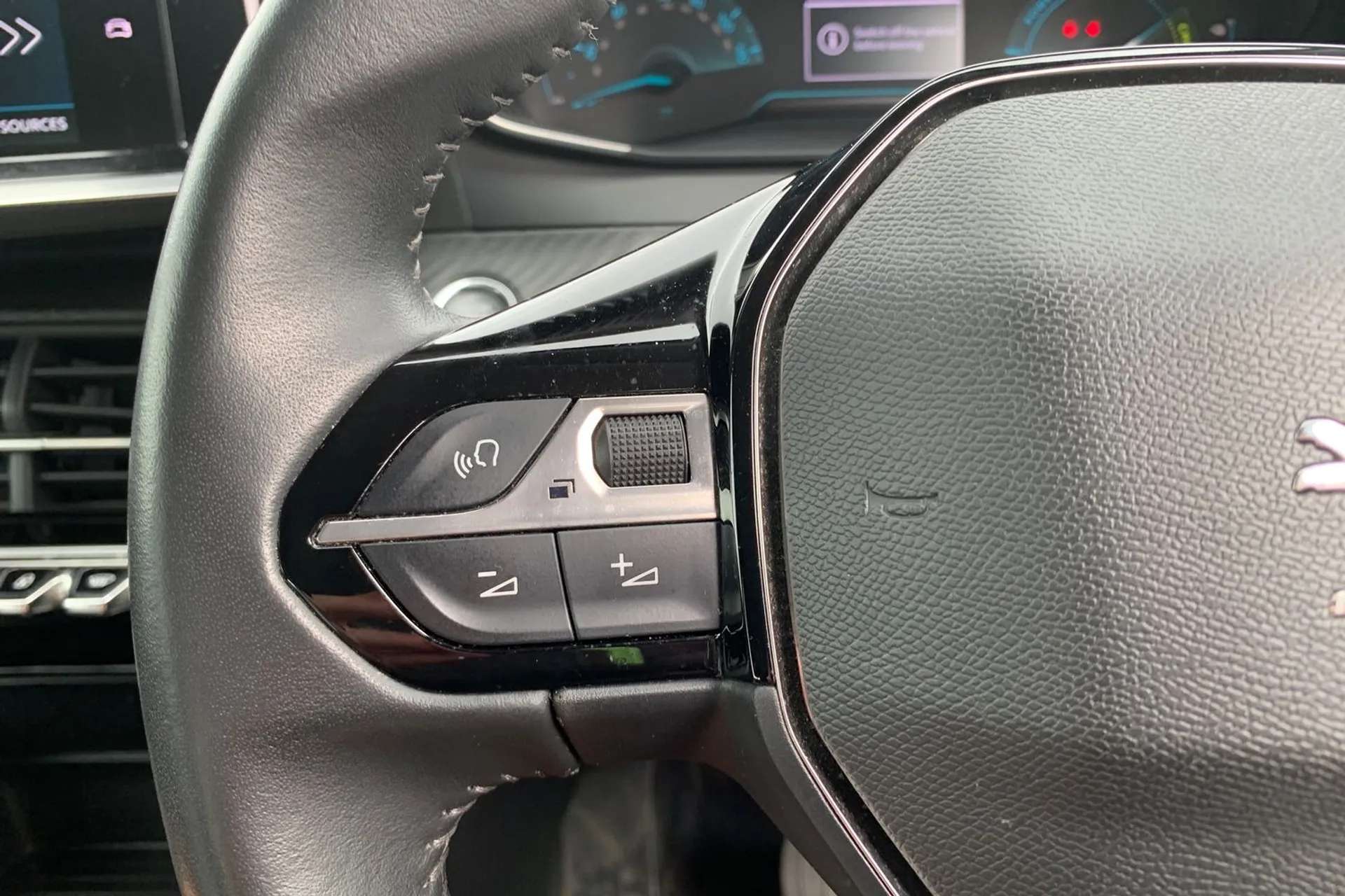 2022 PEUGEOT 2008 2022 PEUGEOT 2008