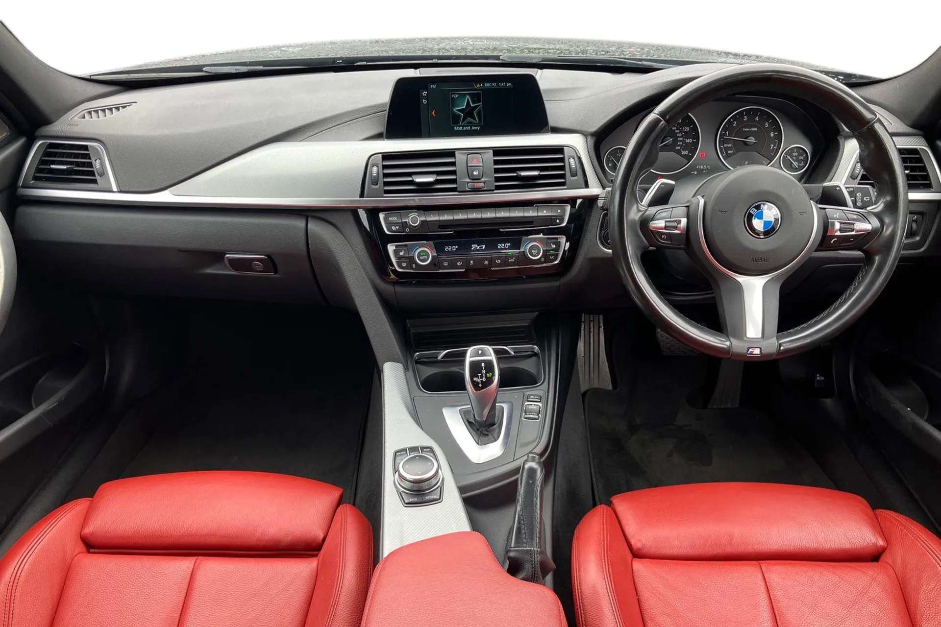 A 2018 BMW 3 SERIES 320i M Sport Shadow Edition 5dr Step Auto [High gloss shadow line pack, 19" M double spoke alloy wheels style in bicolour orbit grey, Real time traffi A 2018 BMW 3 SERIES 320i M Sport Shadow Edition 5dr Step Auto [High gloss shadow line pack, 19" M double spoke alloy wheels style in bicolour orbit grey, Real time traffi
