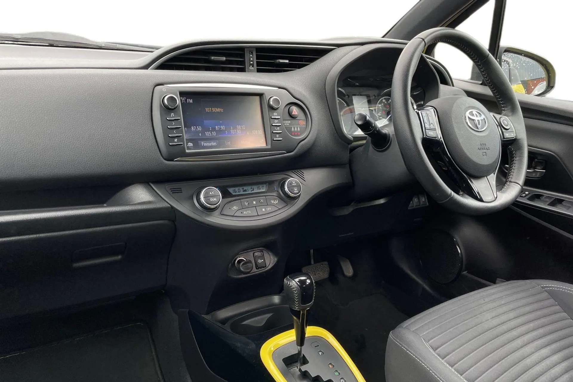2017 TOYOTA YARIS 2017 TOYOTA YARIS
