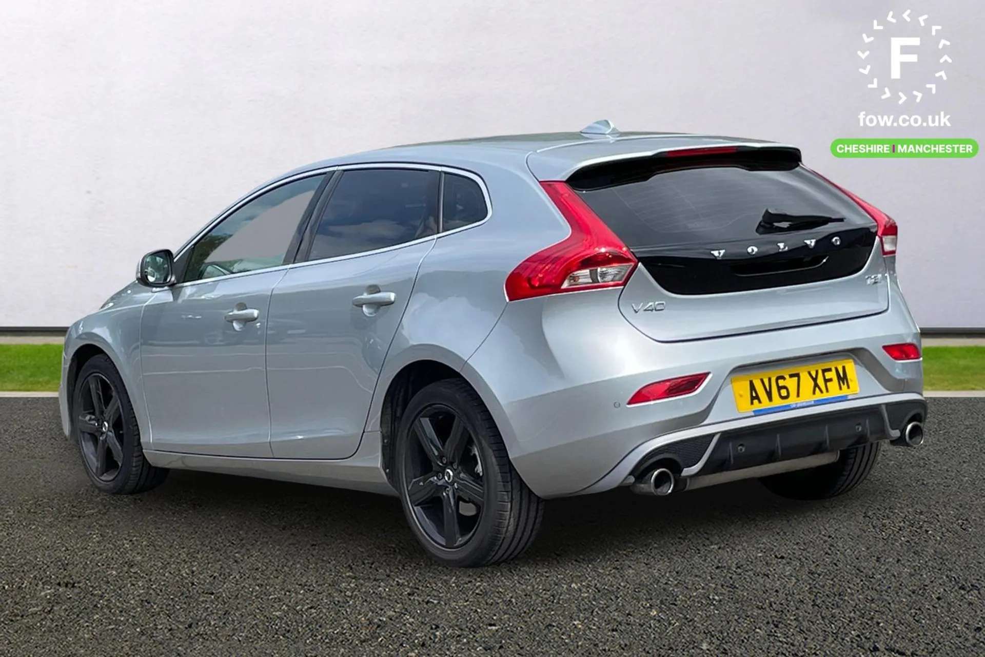 2017 VOLVO V40 2017 VOLVO V40