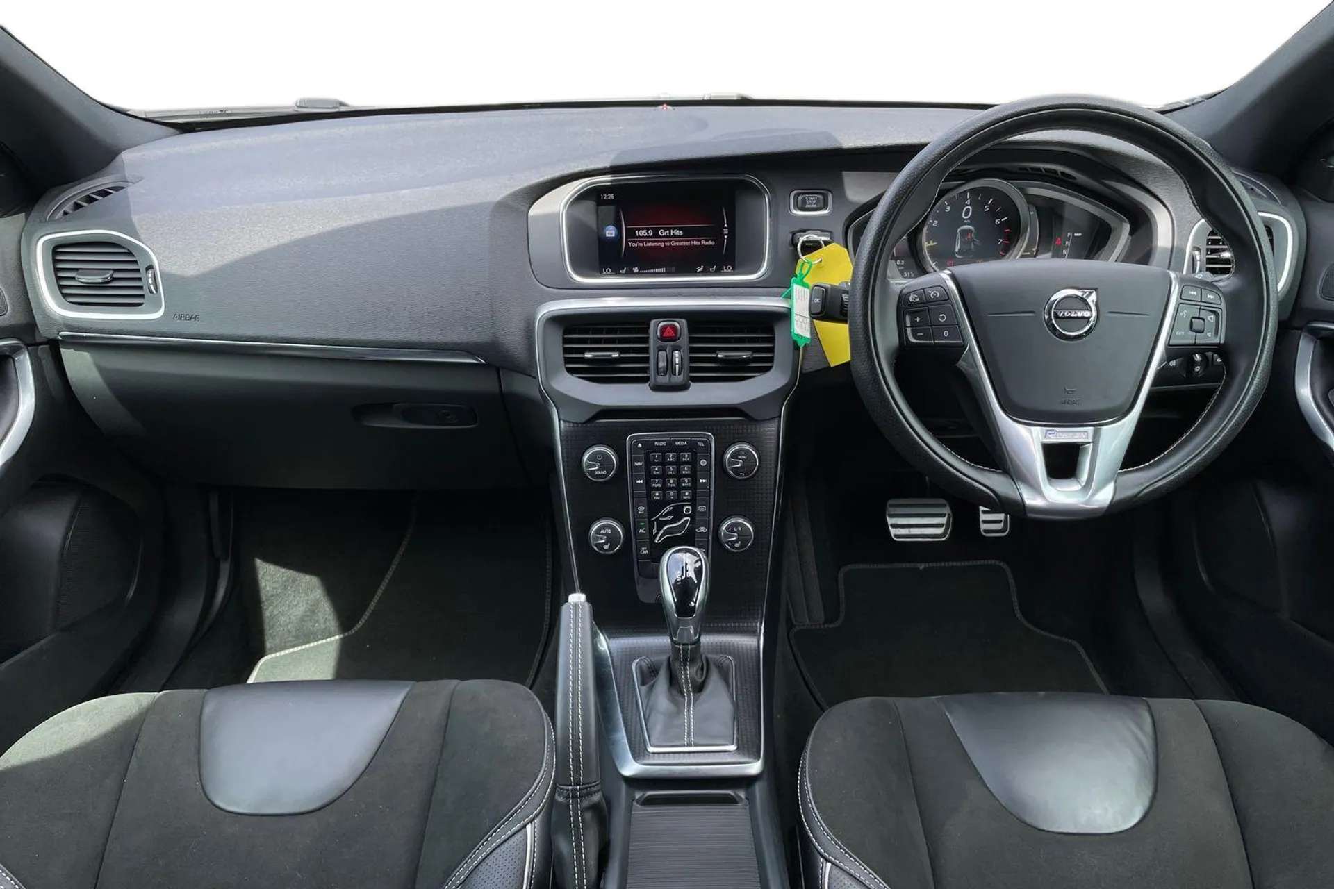 2017 VOLVO V40 2017 VOLVO V40