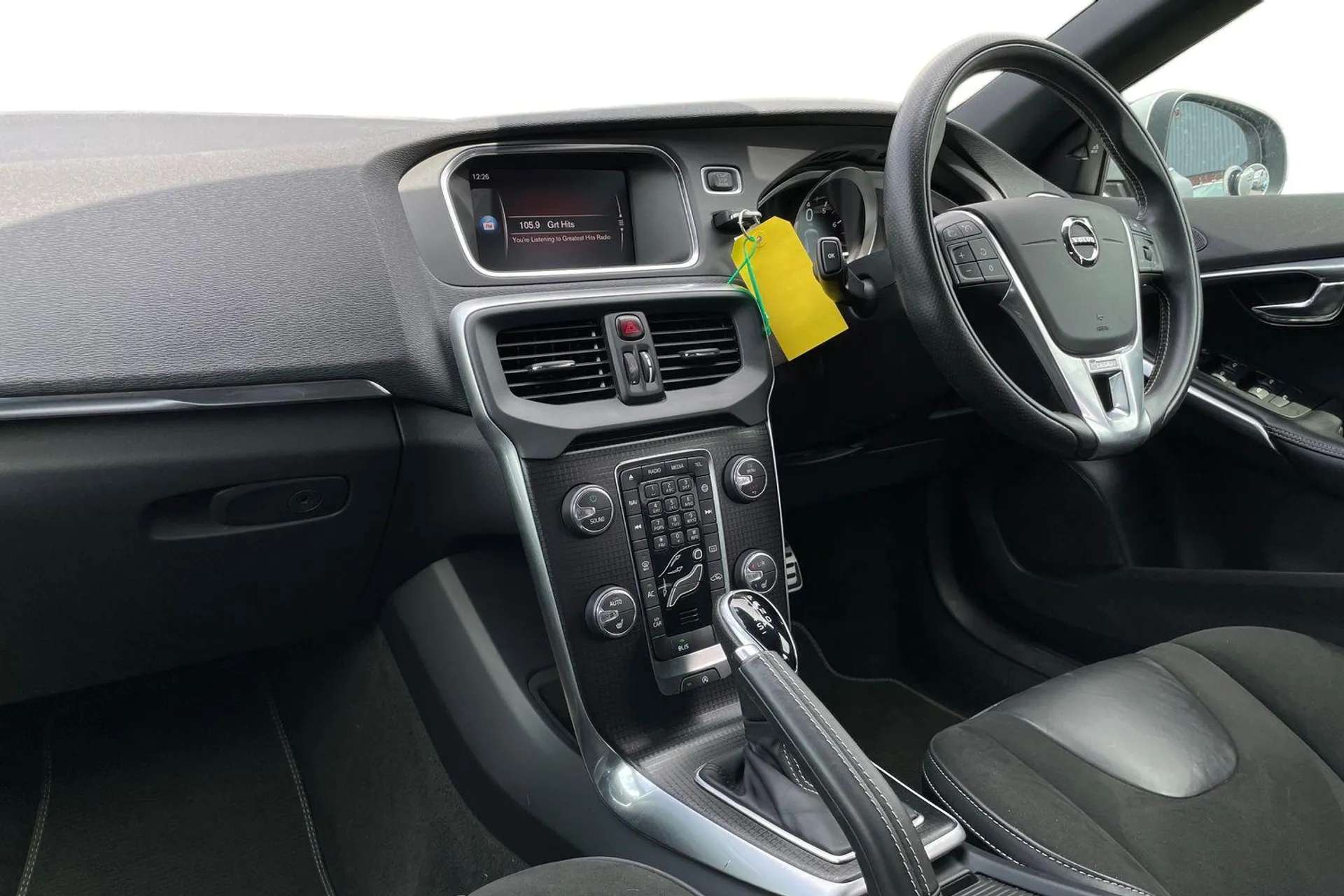 2017 VOLVO V40 2017 VOLVO V40
