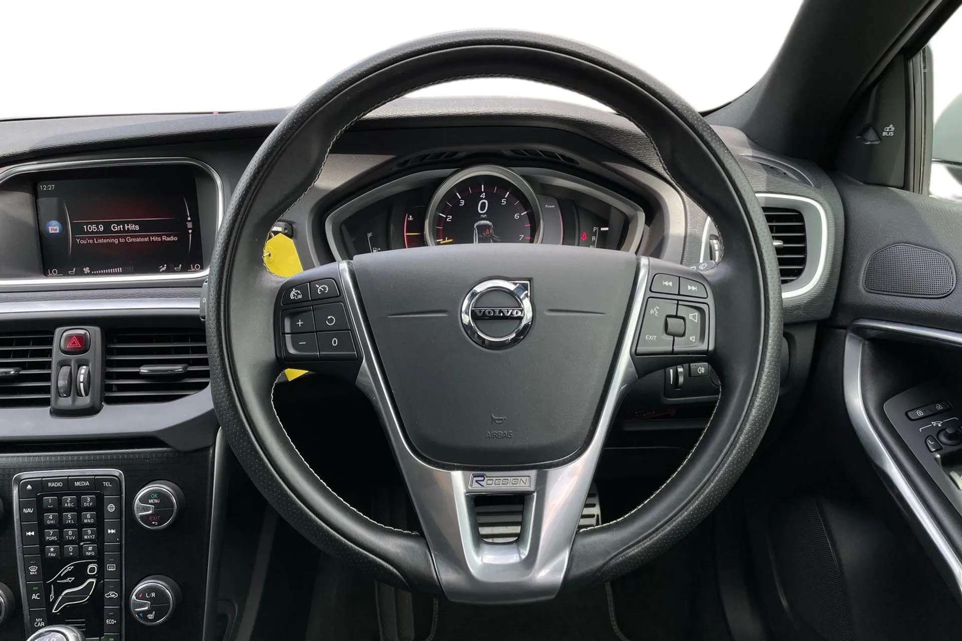 2017 VOLVO V40 2017 VOLVO V40