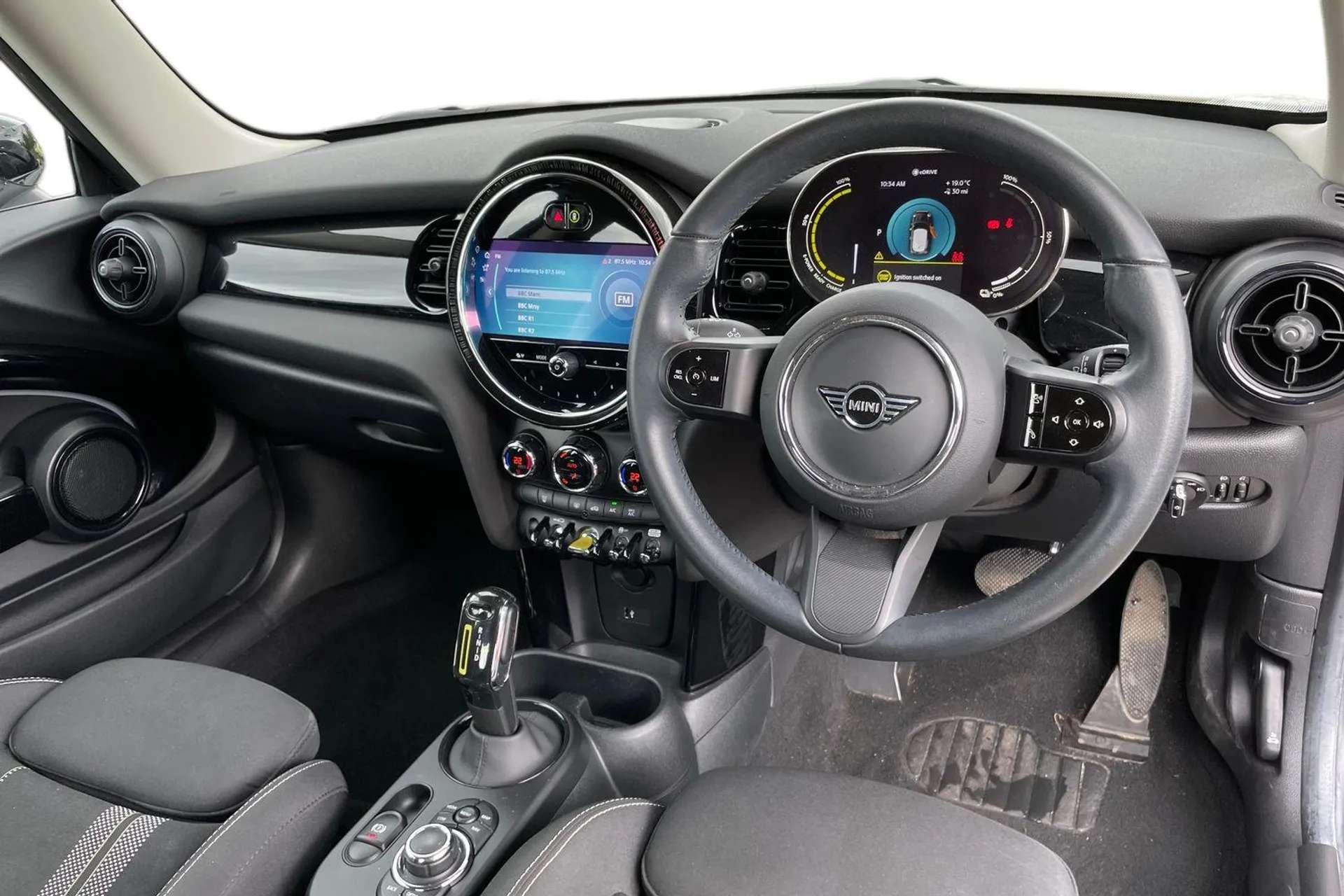 A 2023 MINI HATCH 135kW Cooper S Level 1 33kWh 3dr Auto [Cruise Control, Performance Control A 2023 MINI HATCH 135kW Cooper S Level 1 33kWh 3dr Auto [Cruise Control, Performance Control