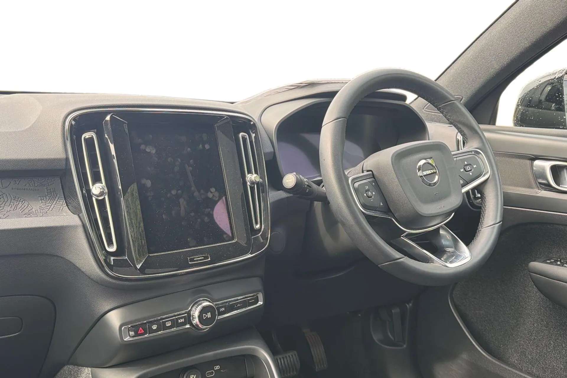 2023 VOLVO C40 2023 VOLVO C40