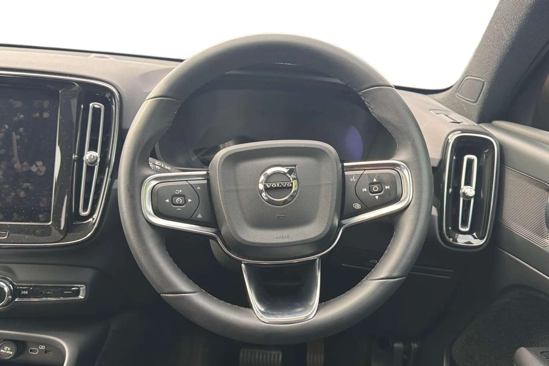 2023 VOLVO C40 2023 VOLVO C40