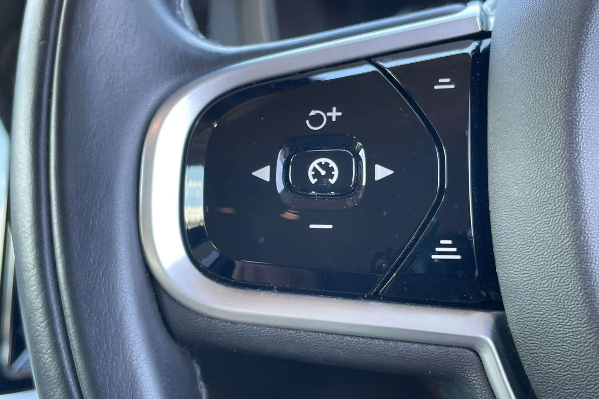 2018 VOLVO V60 2018 VOLVO V60