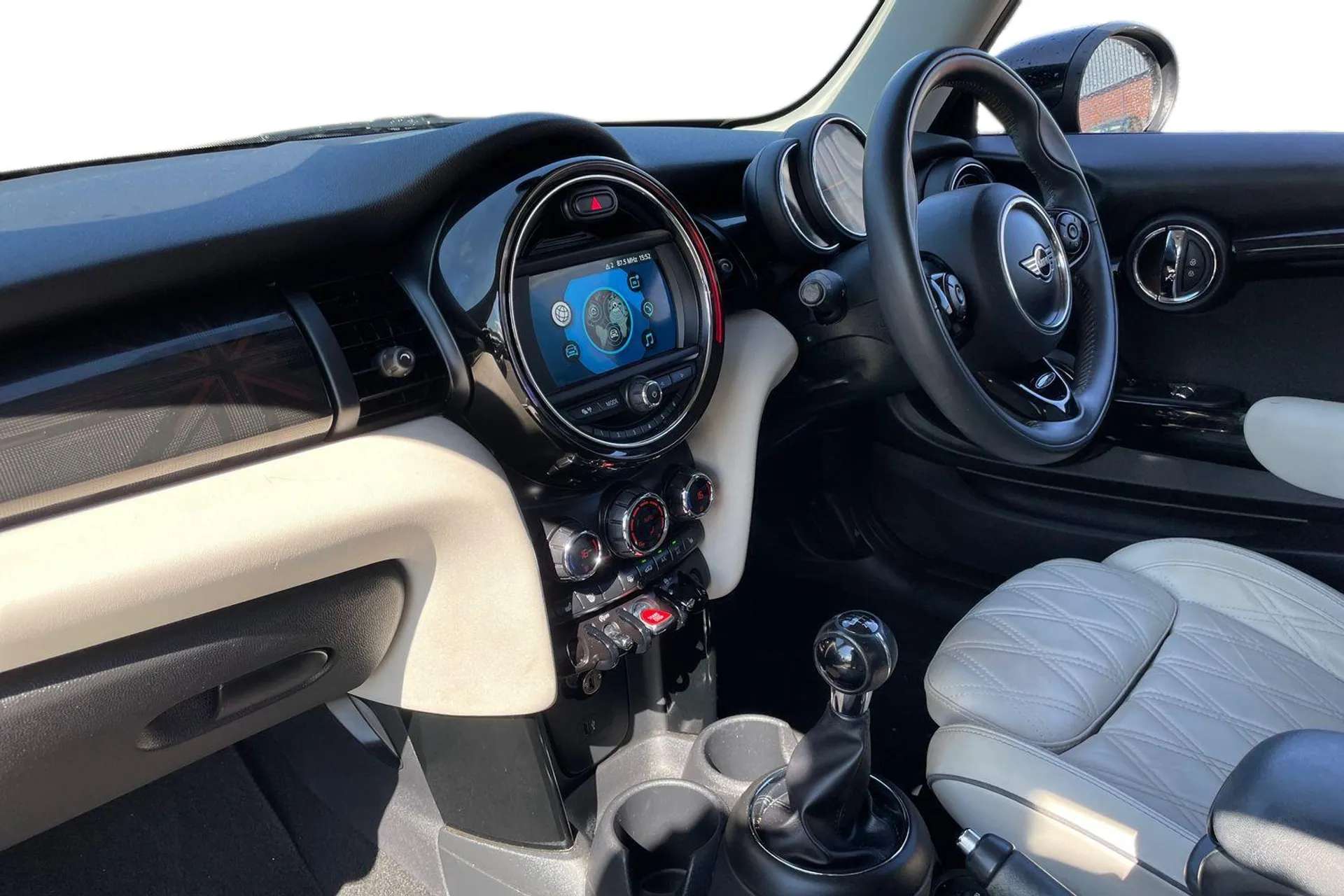 A 2020 MINI HATCH 2.0 Cooper S Exclusive II 3dr [ 17in Alloy Wheels - Rail Spoke, LED headlight with closed ring and daytime driving lights, Automatic start/stop functi A 2020 MINI HATCH 2.0 Cooper S Exclusive II 3dr [ 17in Alloy Wheels - Rail Spoke, LED headlight with closed ring and daytime driving lights, Automatic start/stop functi