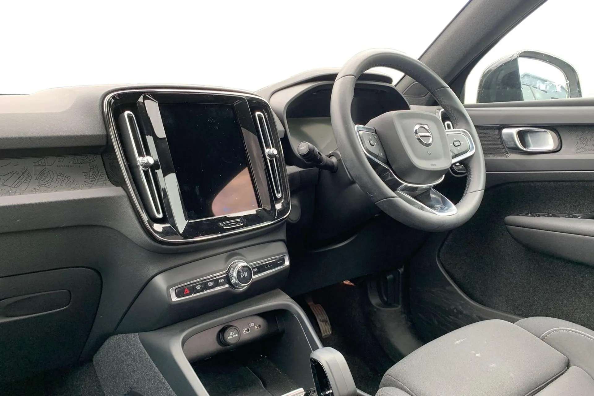 2023 VOLVO C40 2023 VOLVO C40