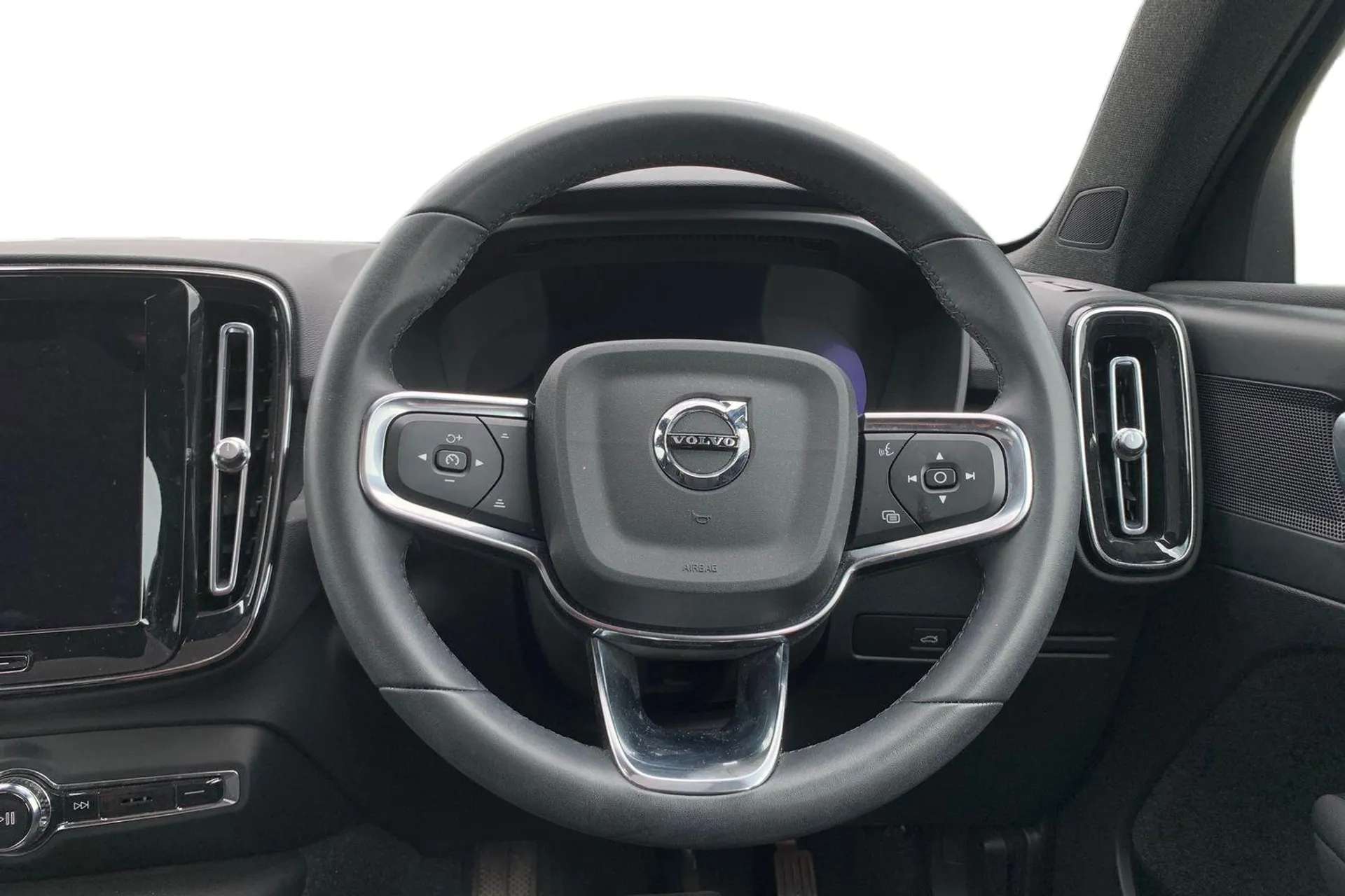 2023 VOLVO C40 2023 VOLVO C40