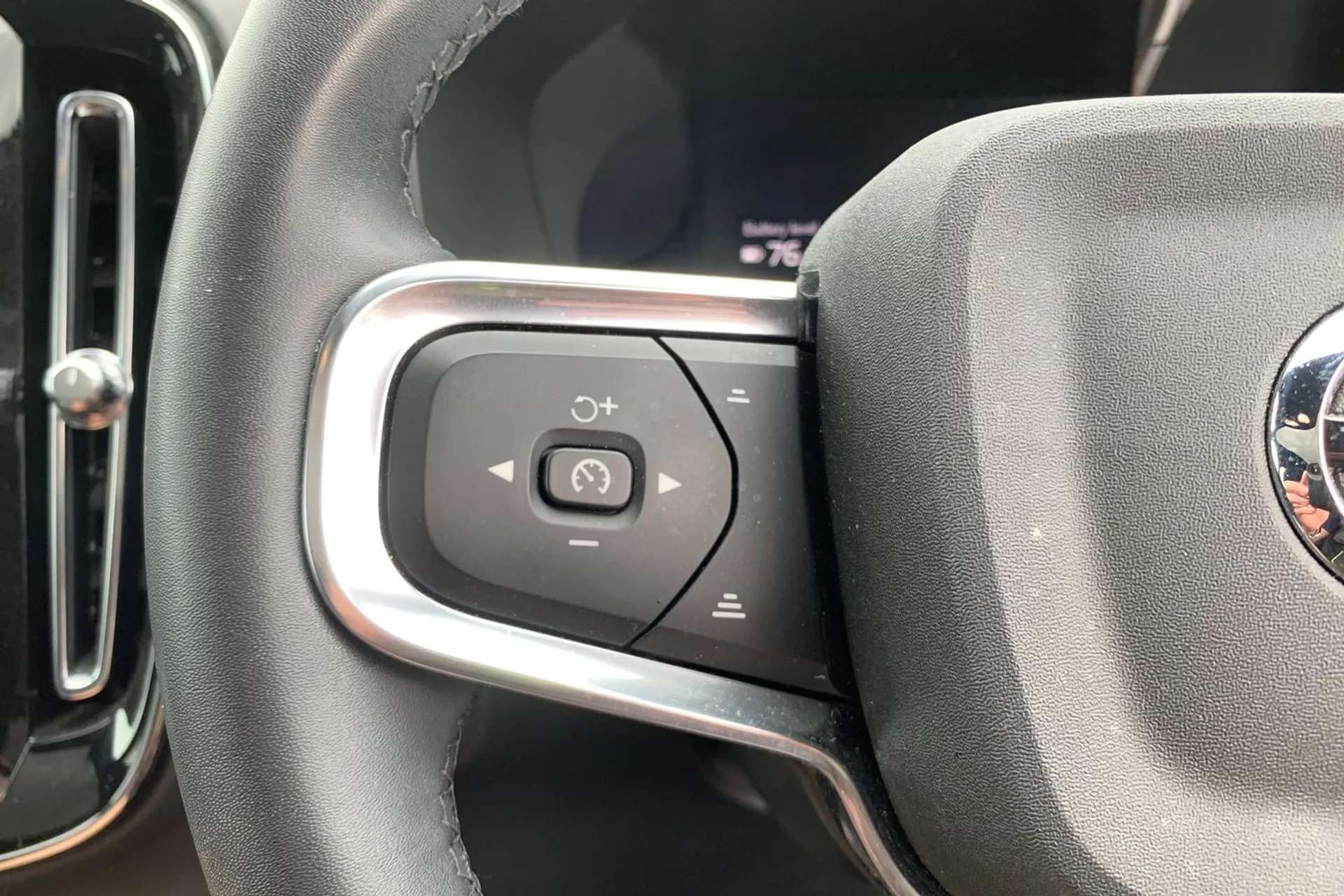 2023 VOLVO C40 2023 VOLVO C40