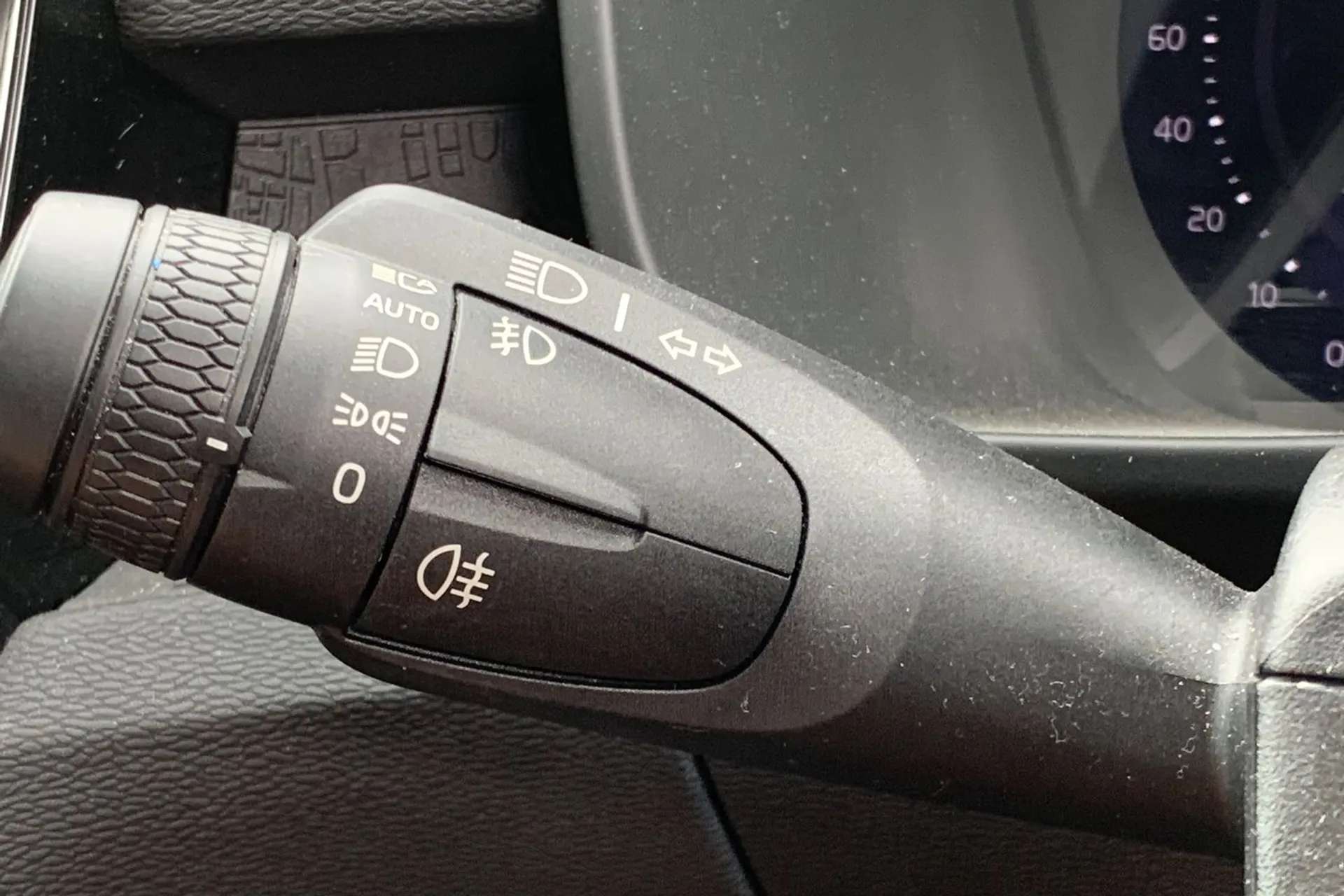 2023 VOLVO C40 2023 VOLVO C40