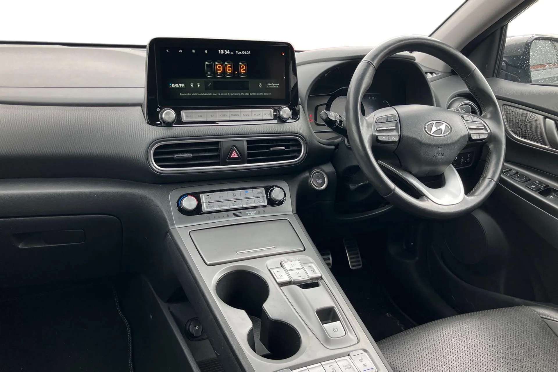 A 2020 HYUNDAI KONA 150kW Premium SE 64kWh 5dr Auto [Blind spot monitoring, Automatic climate control with defog system for front windscreen, Parking system with rear cam A 2020 HYUNDAI KONA 150kW Premium SE 64kWh 5dr Auto [Blind spot monitoring, Automatic climate control with defog system for front windscreen, Parking system with rear cam