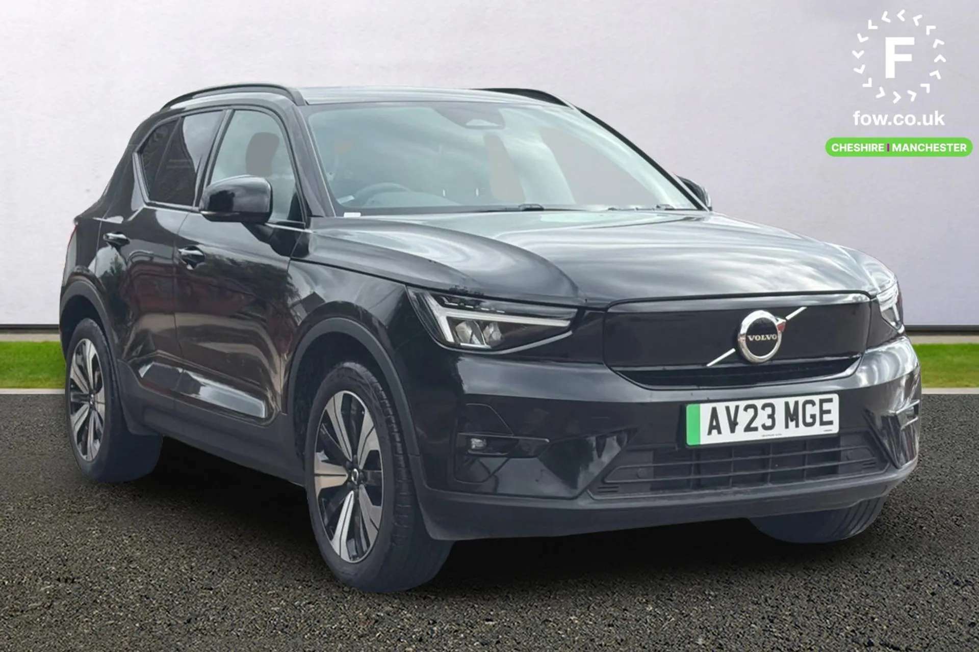 2023 VOLVO XC40 2023 VOLVO XC40