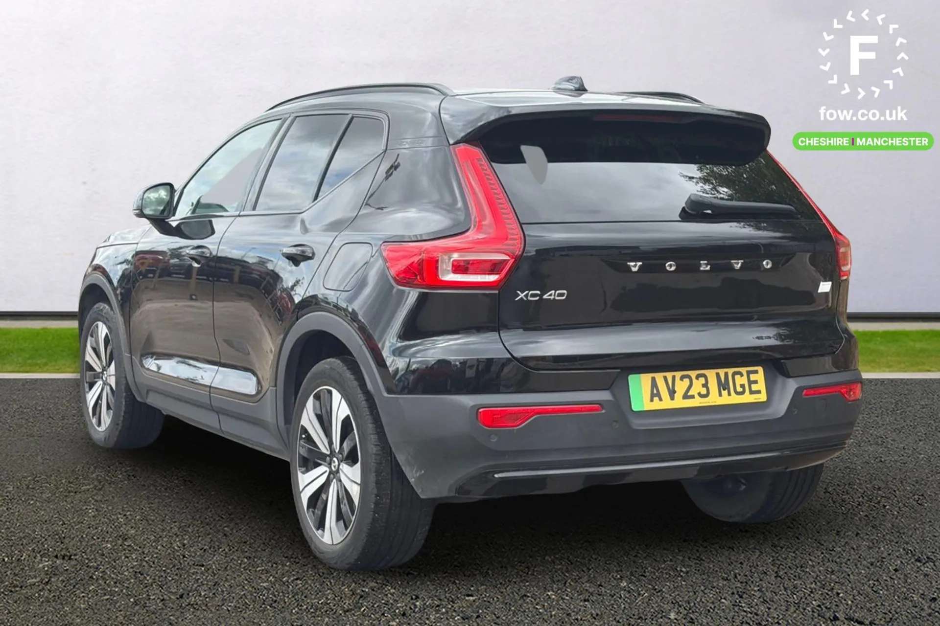 2023 VOLVO XC40 2023 VOLVO XC40